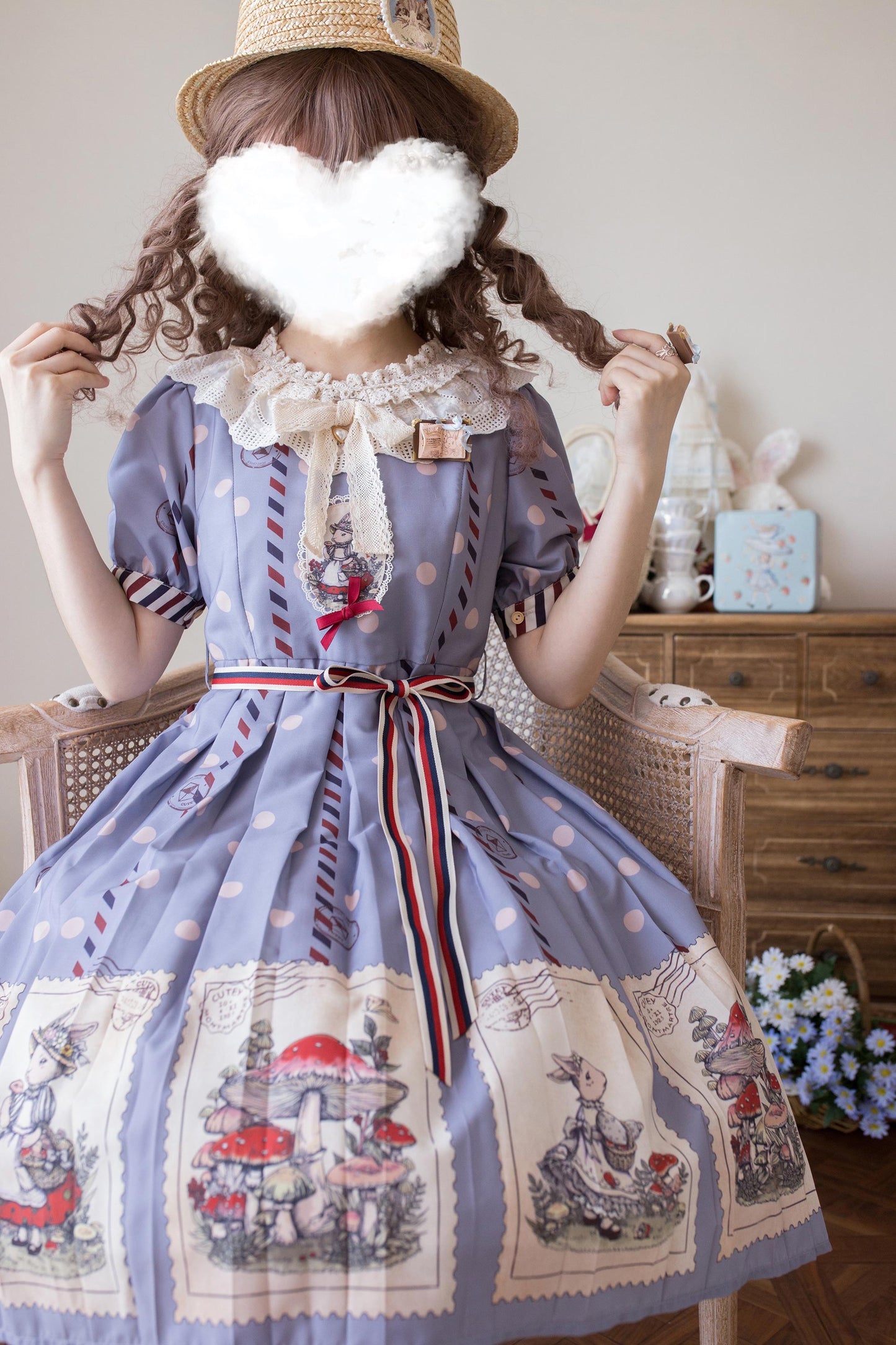 キノコとウサギの切手デザインワンピース