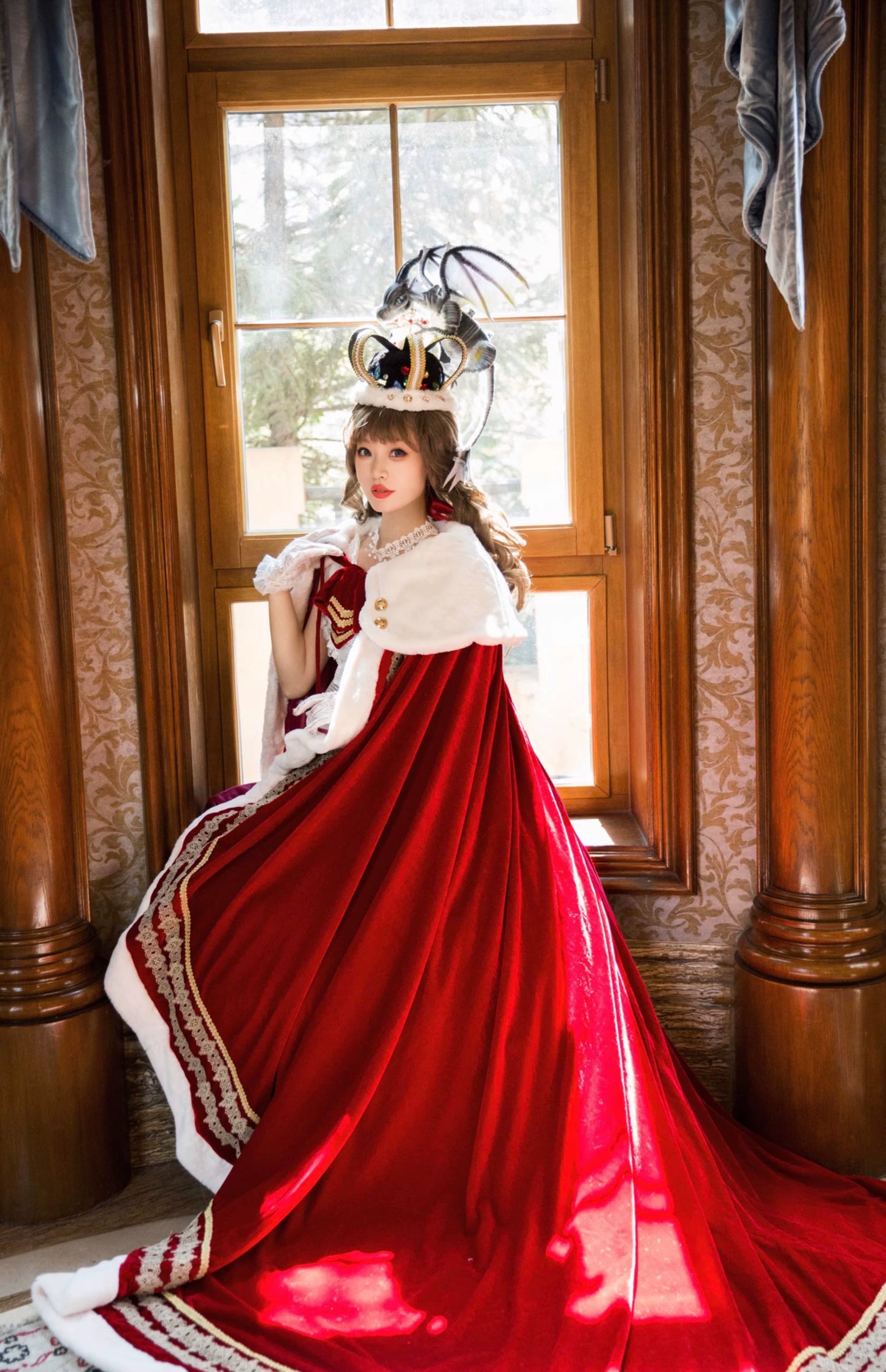 [Pre-orders available until 9/15] Star Crown Crimson Luxury Cloak