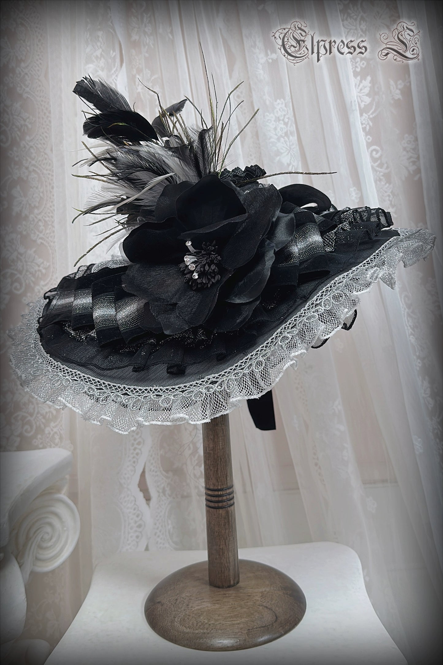 [Only available with simultaneous purchase] Rose Throne hat, arm sleeves and other accessories