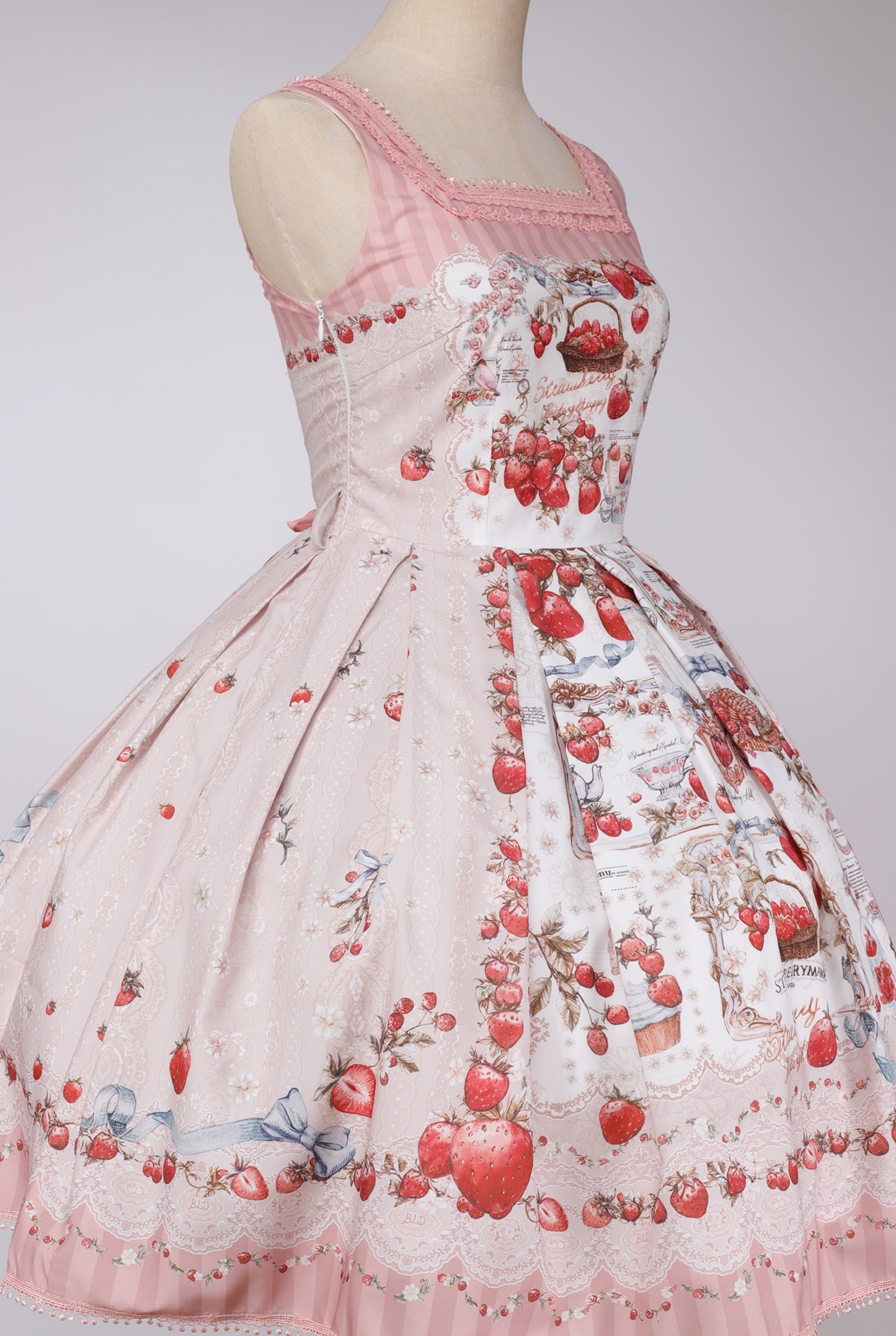 【受注予約12/16まで】Strawberry Manor ジャンパースカート
