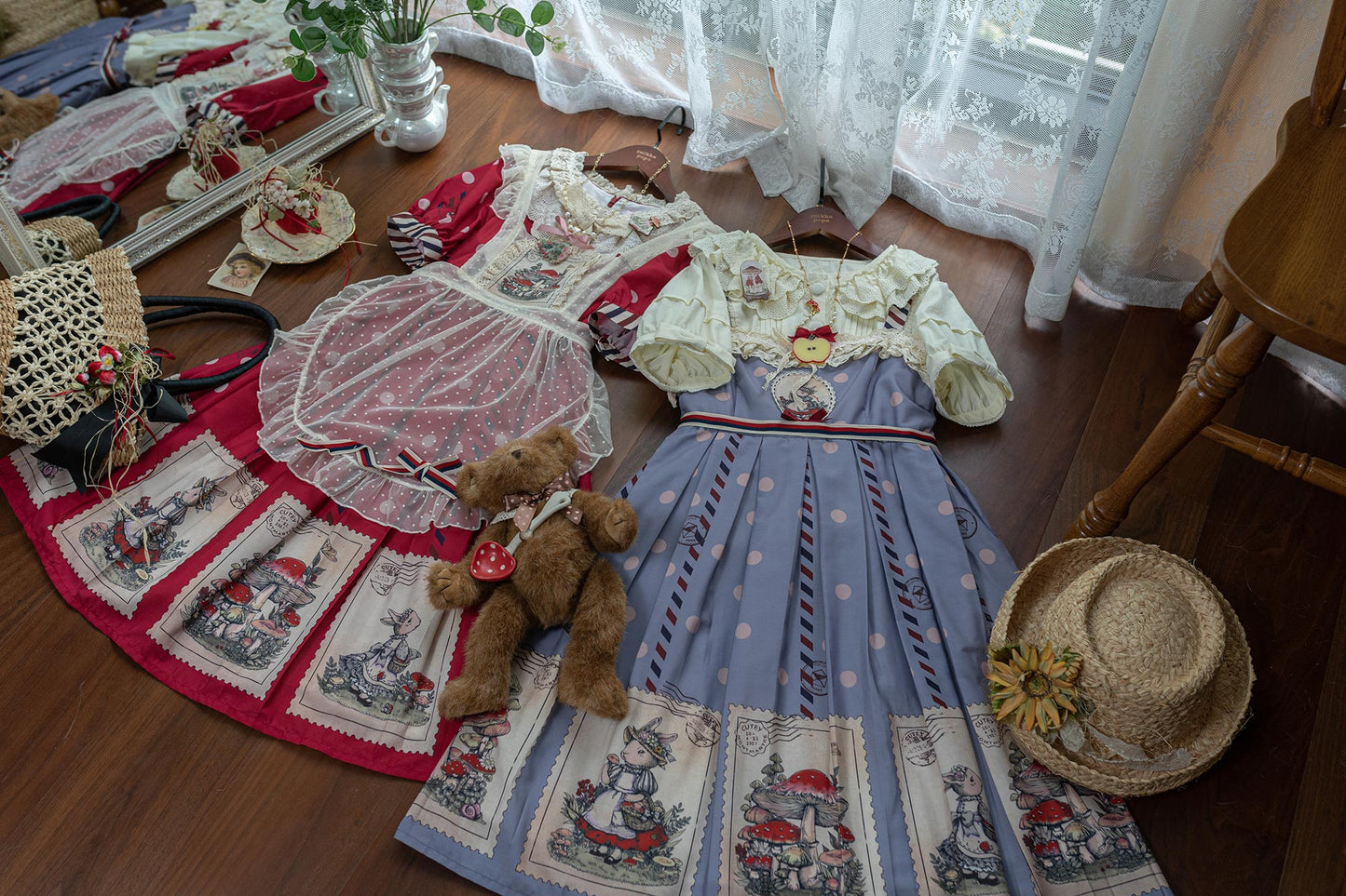 キノコとウサギの切手デザインワンピース