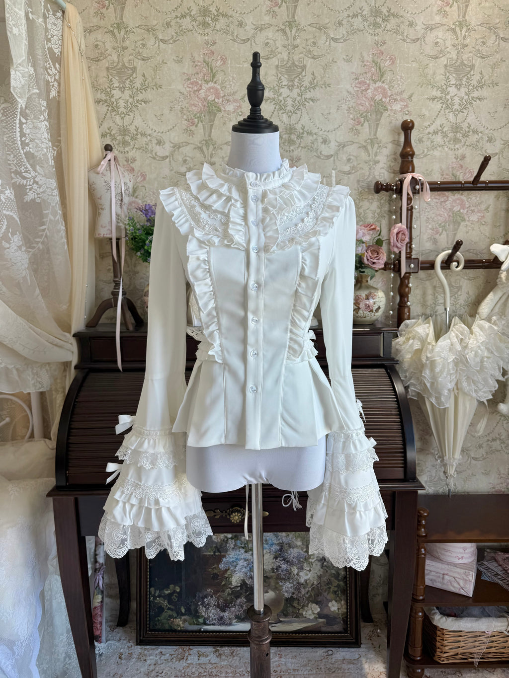 【受注予約9/28まで】ステンドグラス聖堂 ダークゴシック姫袖ブラウス