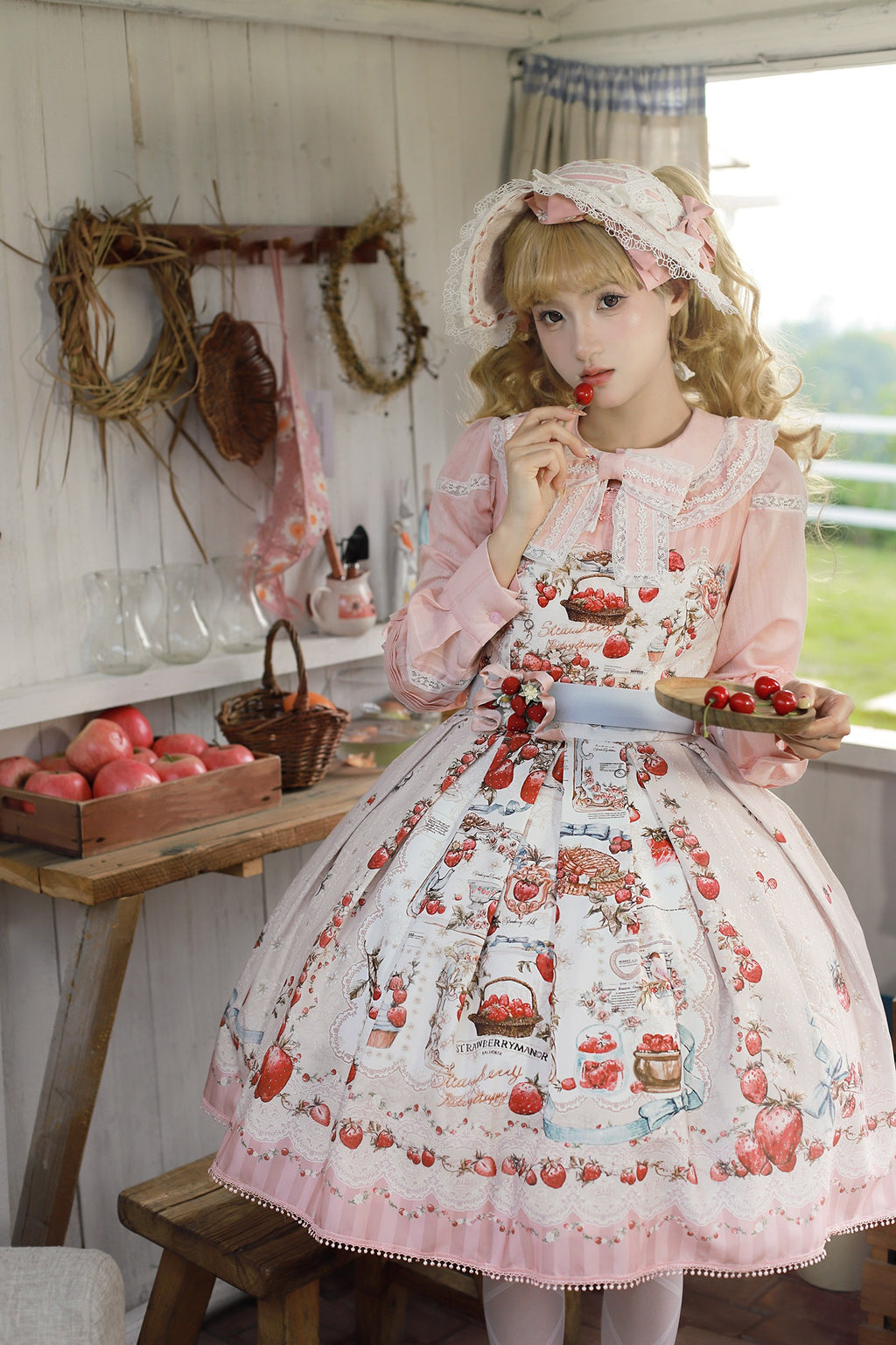 【受注予約10/29まで】Strawberry Manor プリントジャンパースカート・ショート丈