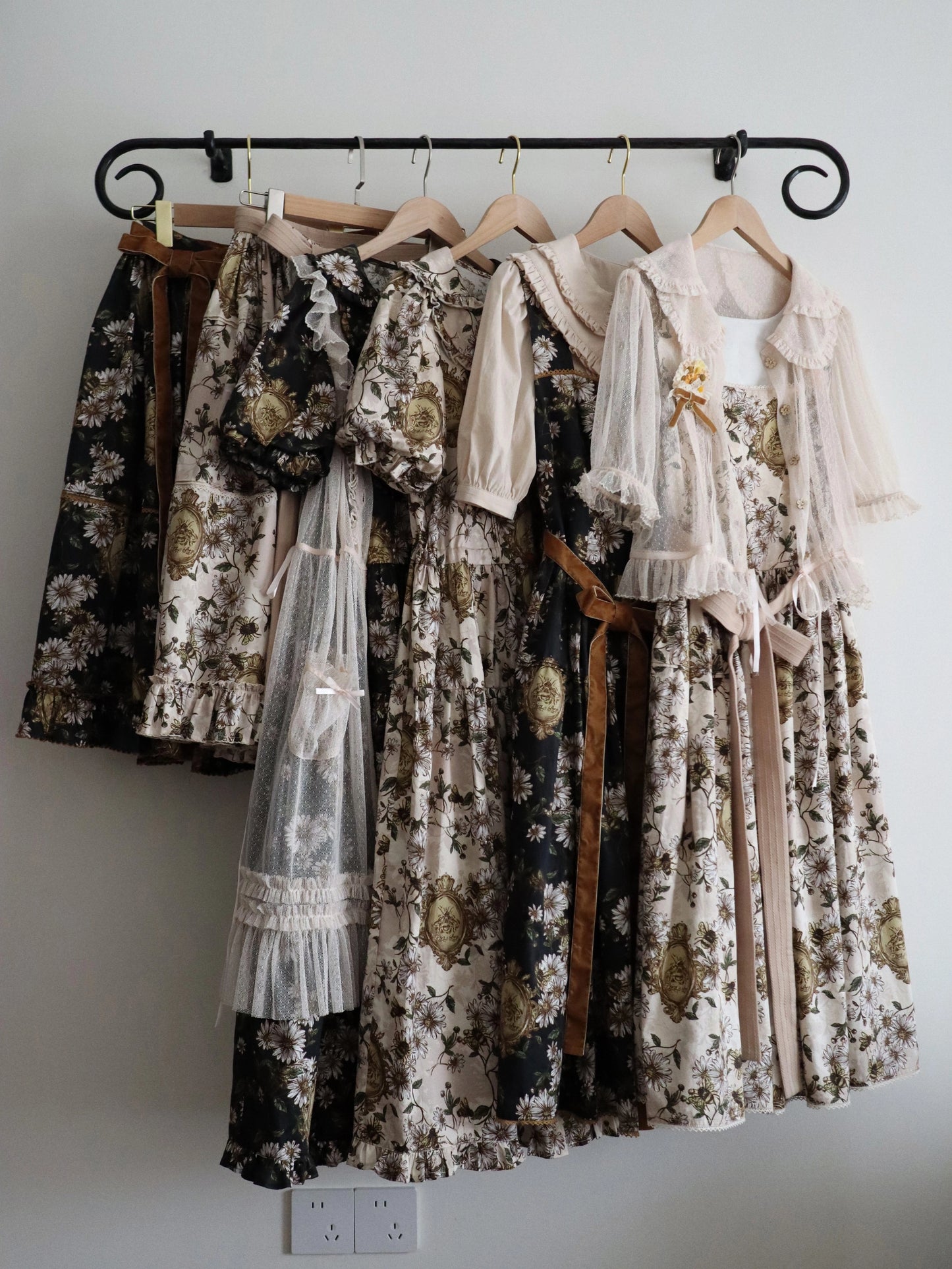 【受注予約10/8まで】Wild Daisies in the Garden スカート