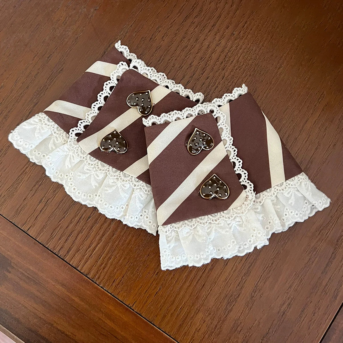 ホワイト＆ミルクチョコレートのジャンパースカートとブラウス