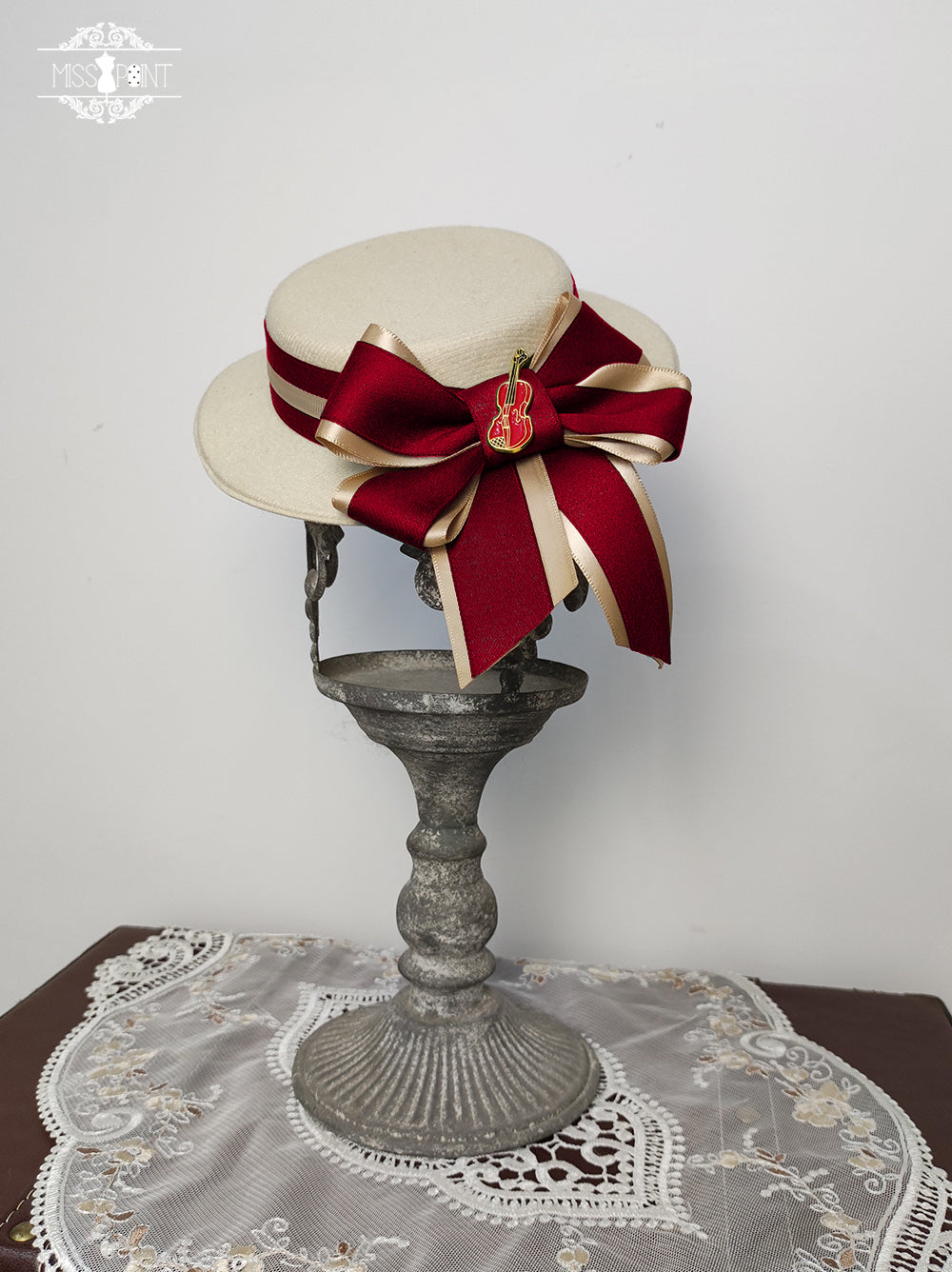 [Only available with simultaneous purchase] Golden Movement Classical Hat