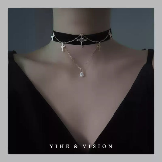 【BlackVelvet】ベルベット×CZクロスチョーカー | Dark Romance 纏うほどに美しい、ベルベット×クロスのチョーカー