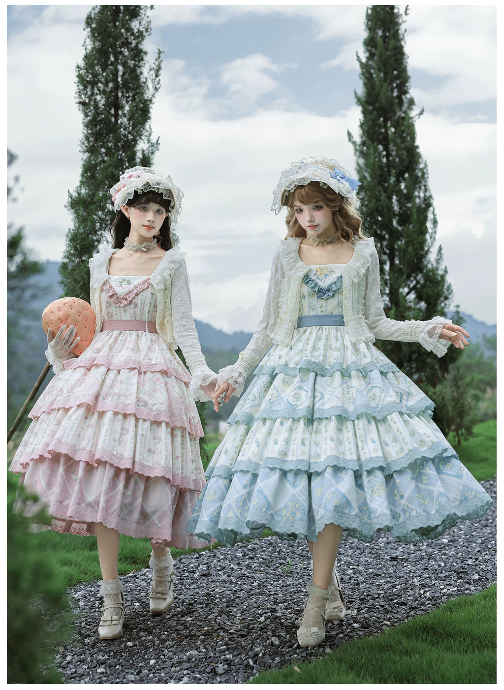 パステルカラーのフローラルジャンパースカート