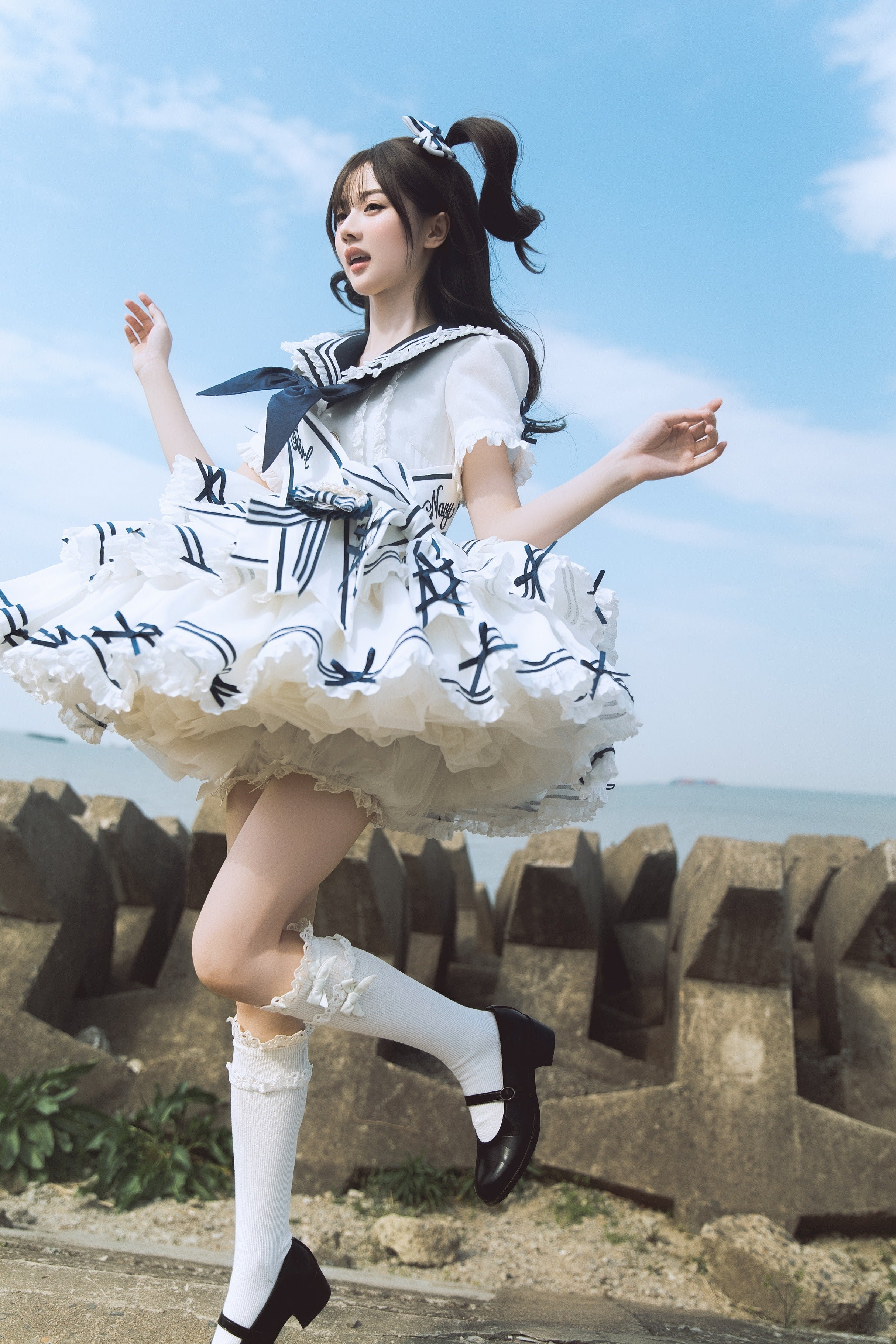【受注予約4/28まで】セーラー襟と3段フリルの2wayマリンワンピース・ホワイト・ショート丈