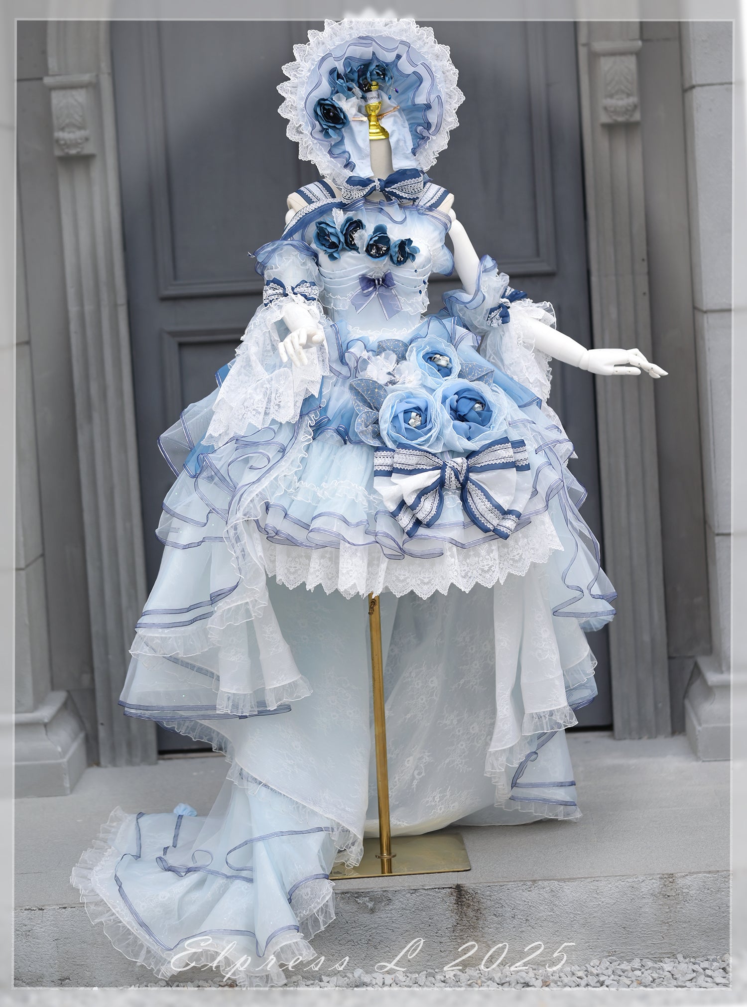 [Pre-orders available until 2/26] Full of Fragrance Dress with Train and Inner Skirt - Blue