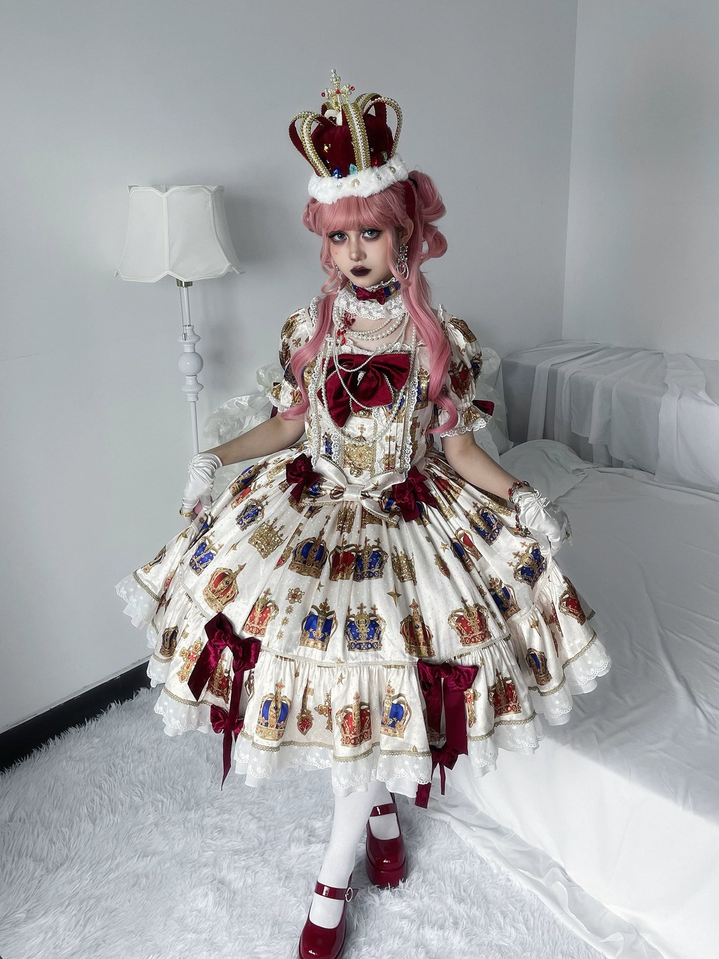 [Pre-orders available until 9/15] Star Crown Velvet Ribbon Print Dress