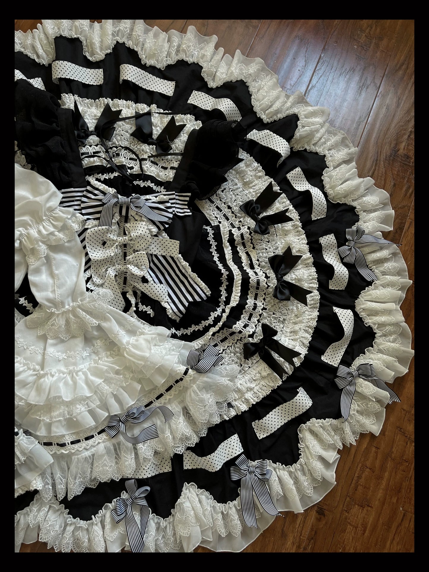 [Pre-orders available until 12/11] Concerto Out of Order Monotone Sweet Lolita Jumper Skirt Full Set