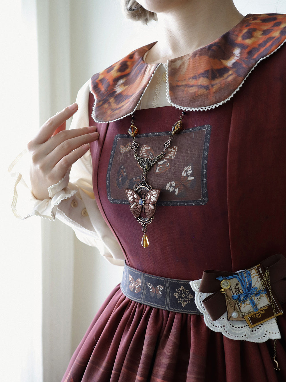 【受注予約11/6まで】German Bookcase プリント襟ブラウス