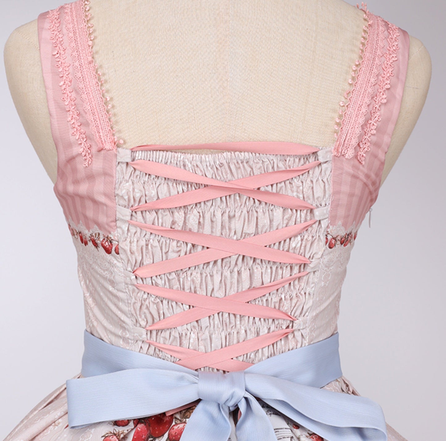 【受注予約12/16まで】Strawberry Manor ジャンパースカート