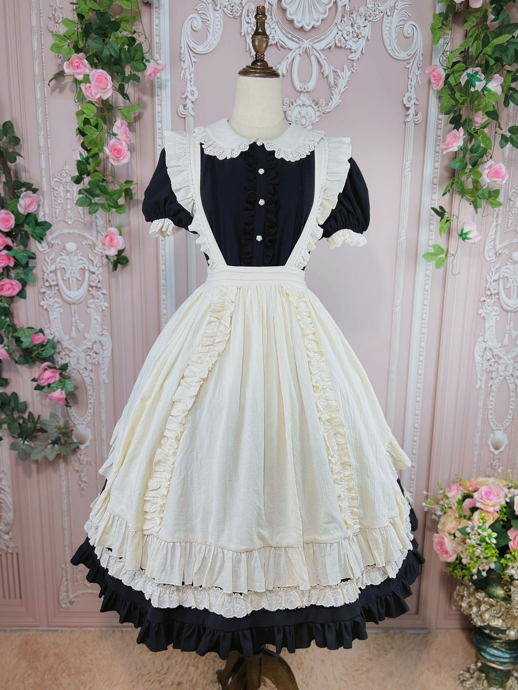 フリル襟の半袖メイドワンピース エプロン付き ロング丈