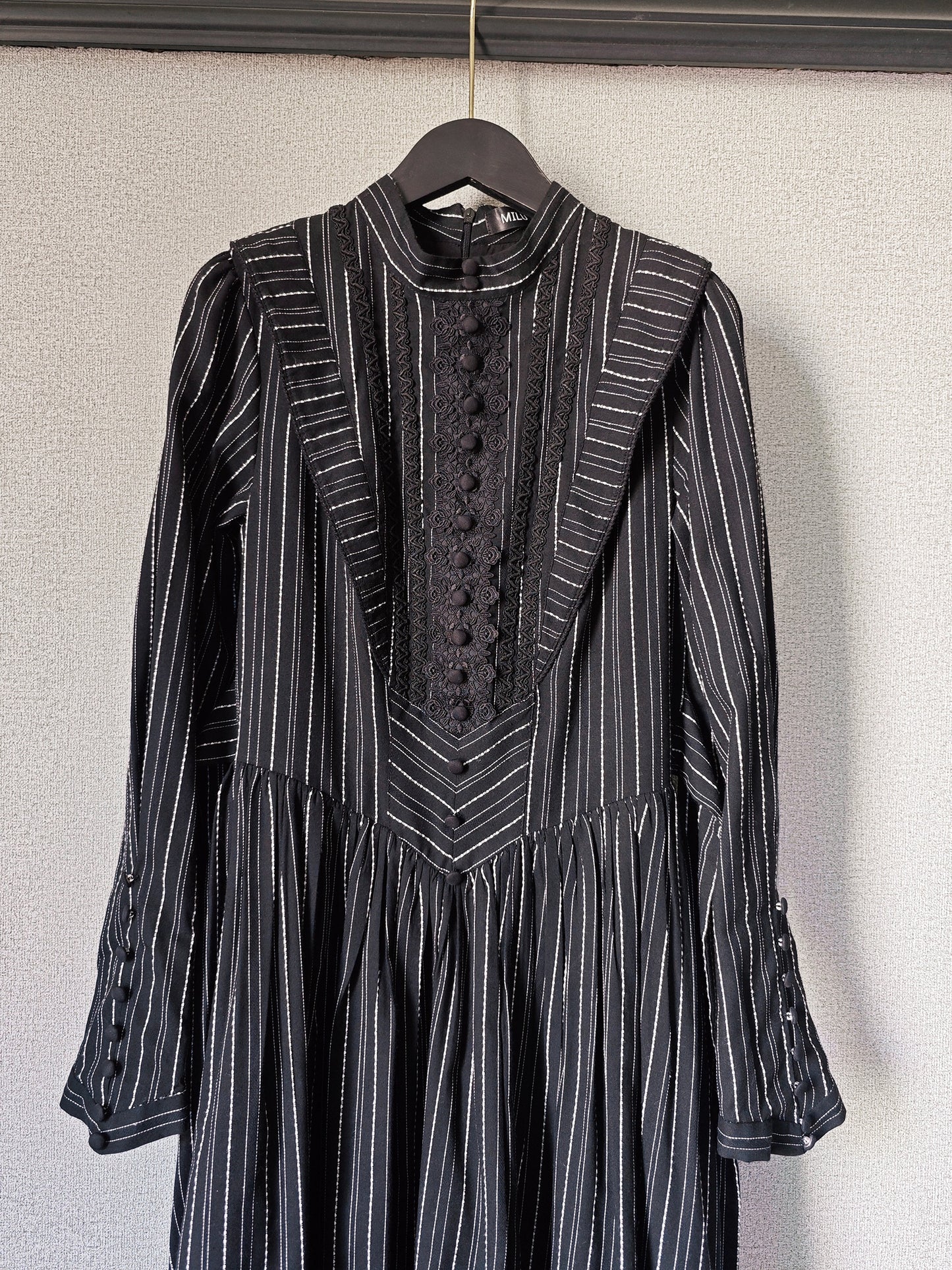 【受注予約10/28まで】Hidden behind the Books ストライプワンピース