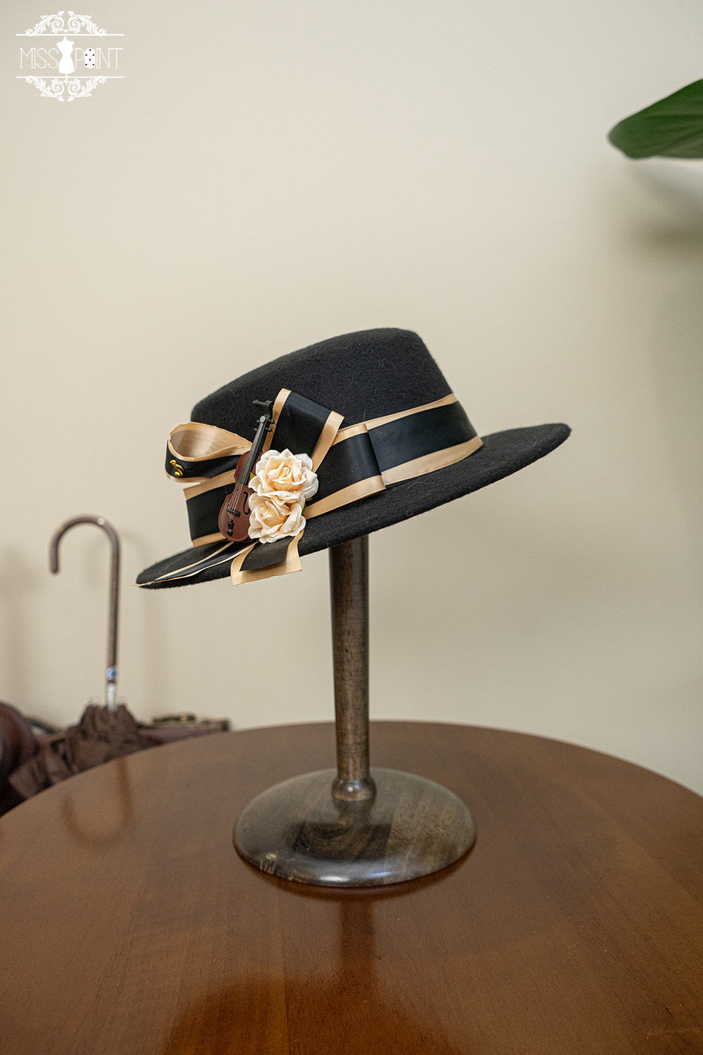 [Only available with simultaneous purchase] Golden Movement Classical Hat