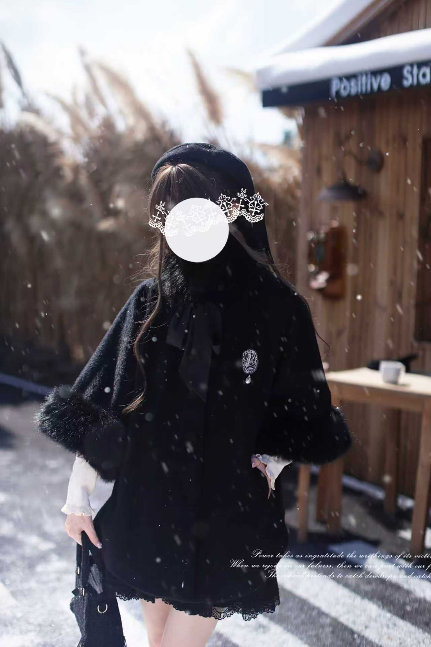 お嬢様ブラックのファー付きマント