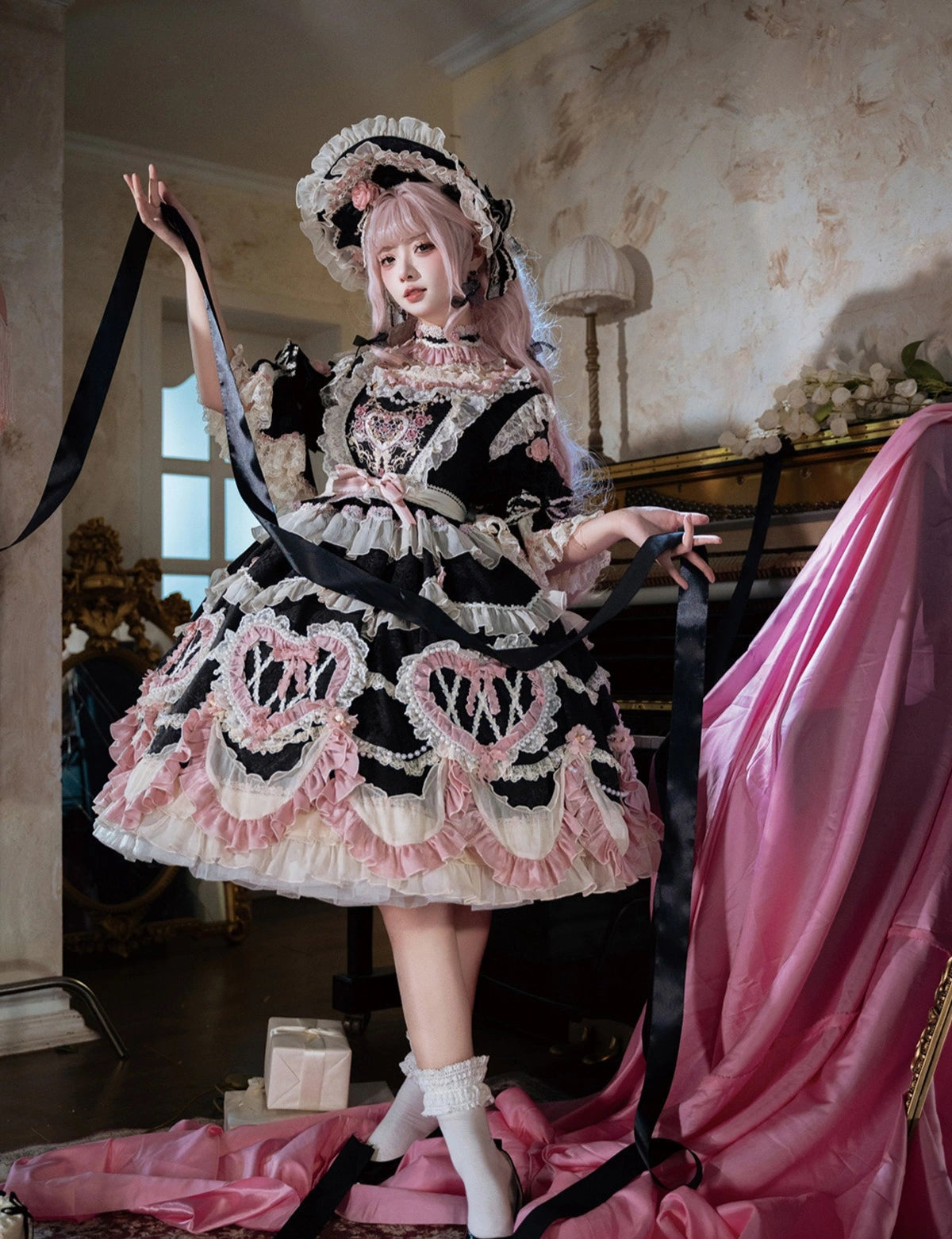 [Pre-orders available until 2/12] Antique Cake Heart Lolita Dress - Black