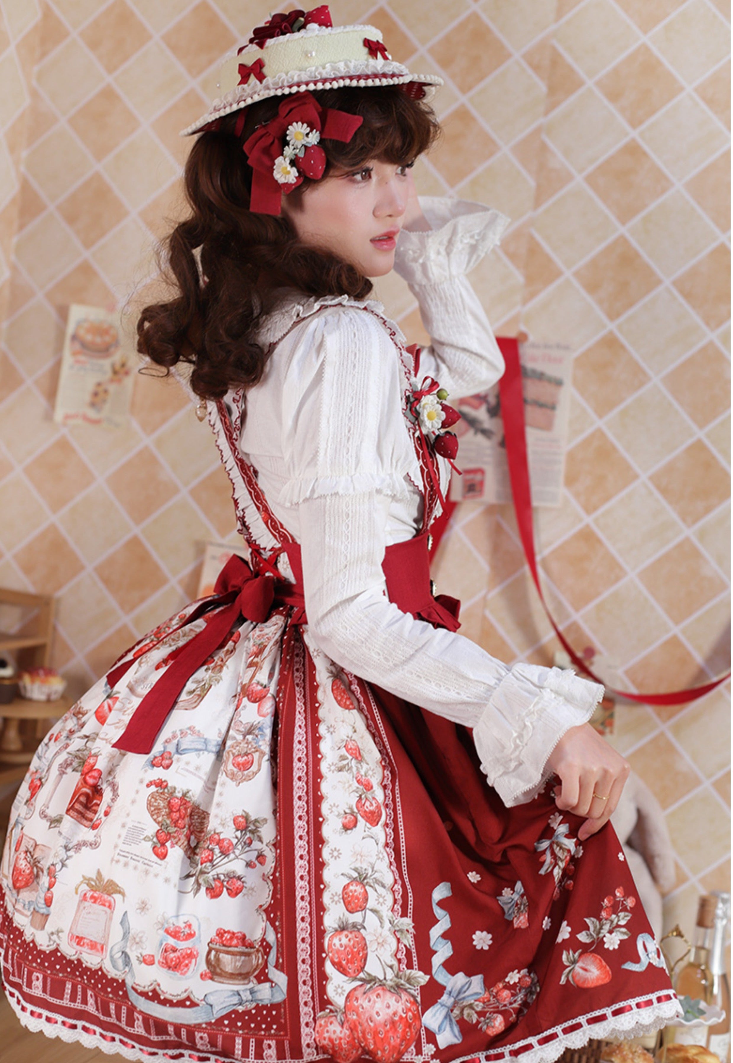 [Pre-orders available until 2/26] Strawberry Manor Print Suspender Skirt