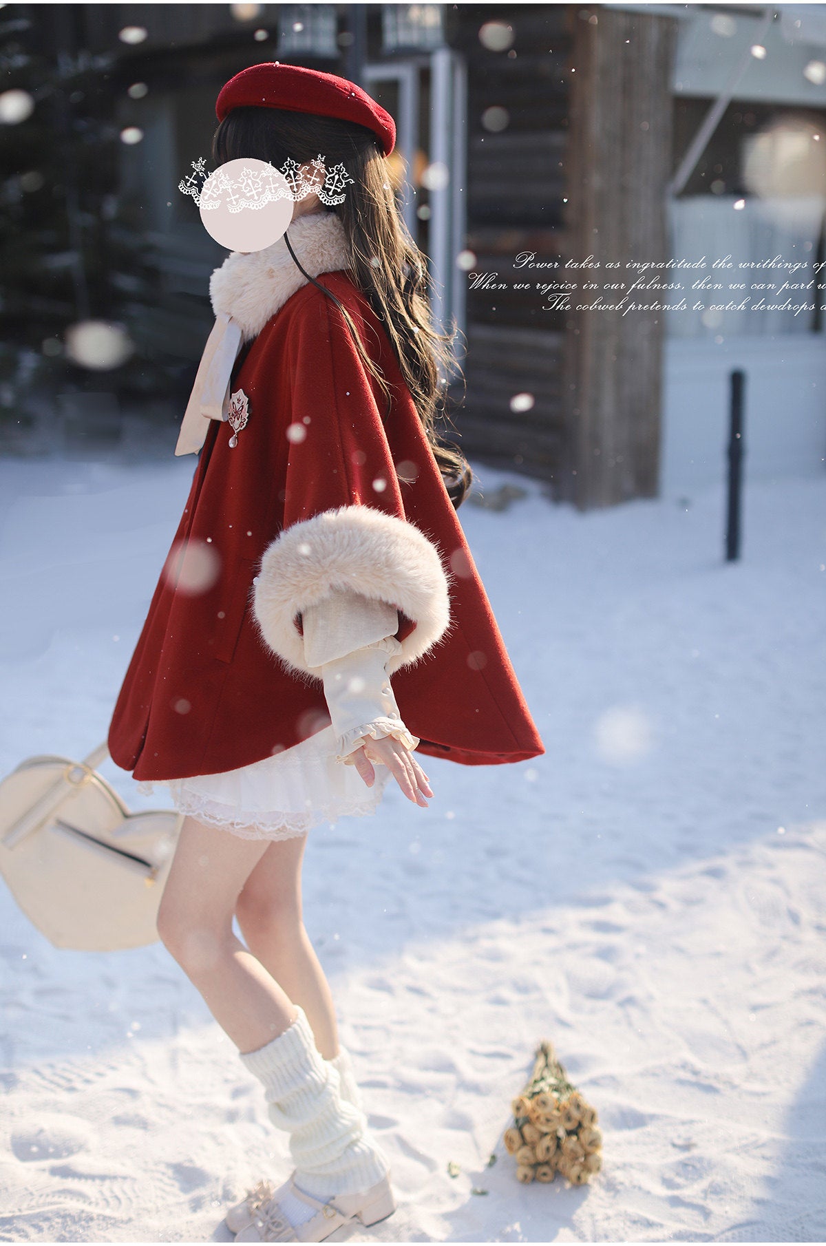 クラシカルレッドのファー付きマント