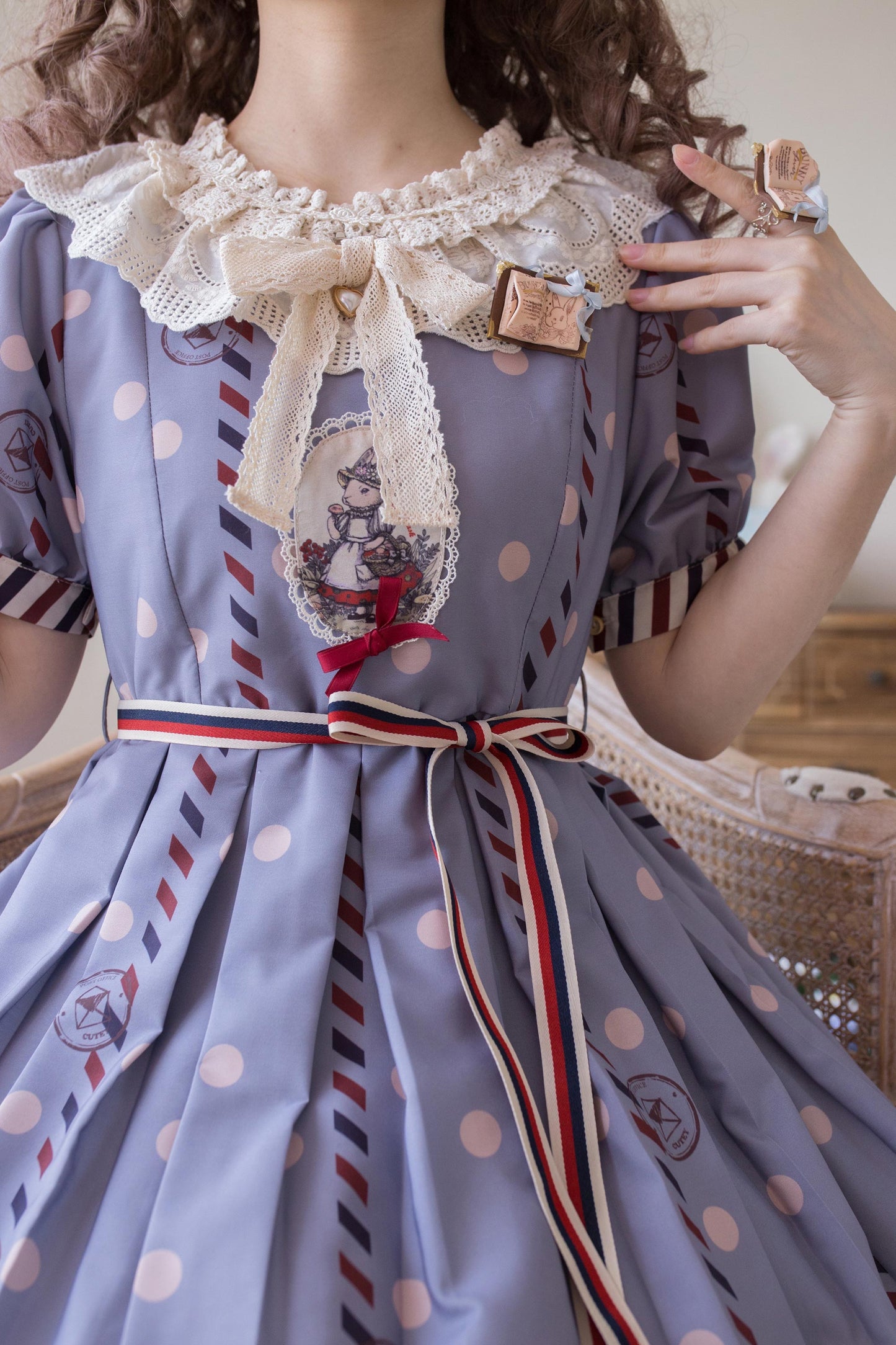 キノコとウサギの切手デザインワンピース