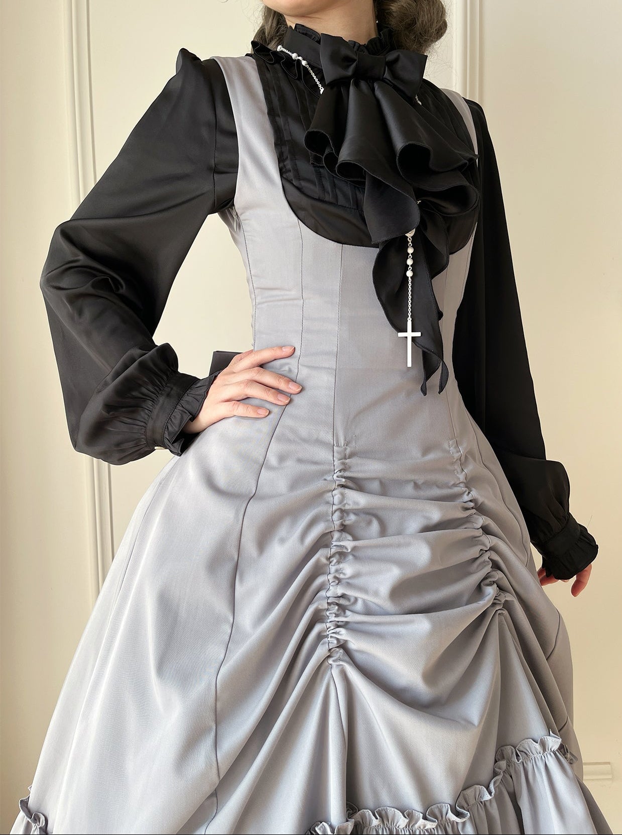 【受注予約12/3まで】Monochrome Reverie リボンタイブラウス