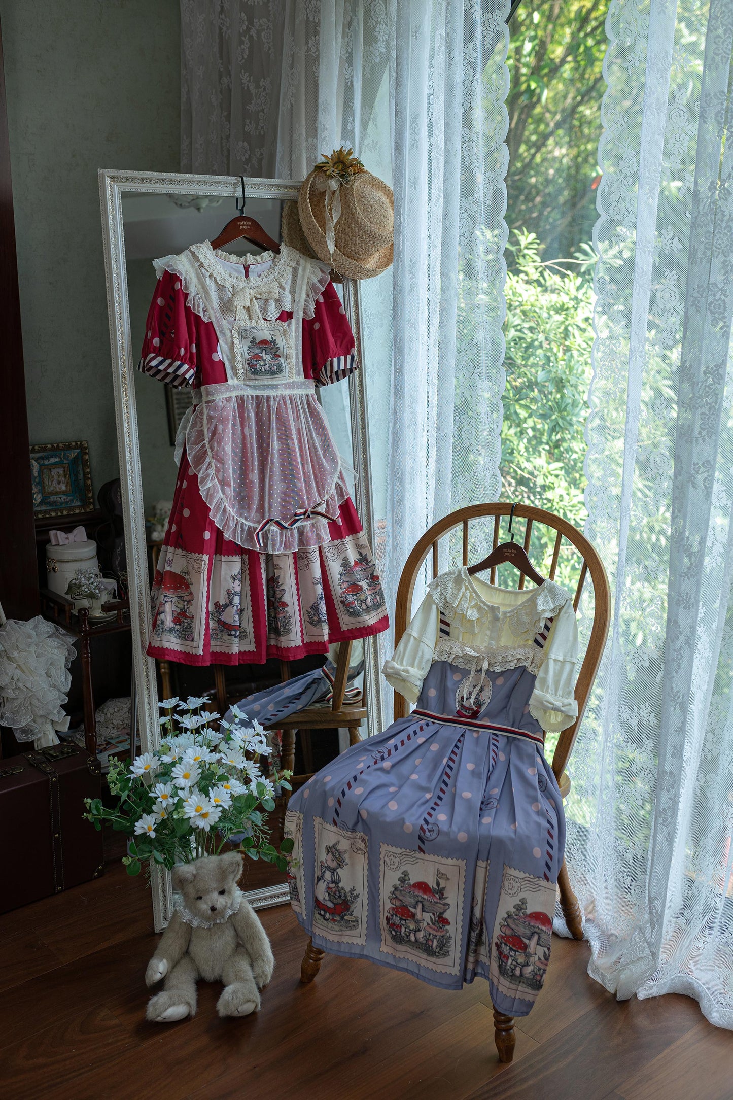 キノコとウサギの切手デザインワンピース