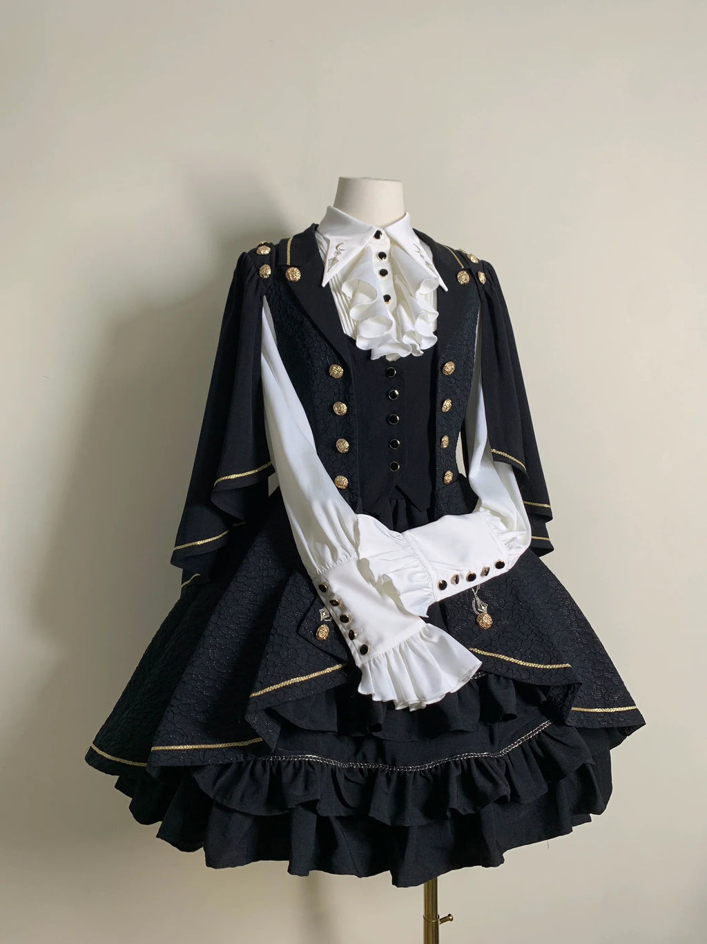 [Resale/Pre-orders until 10/16] Fallen Moon Law Vest with Cape