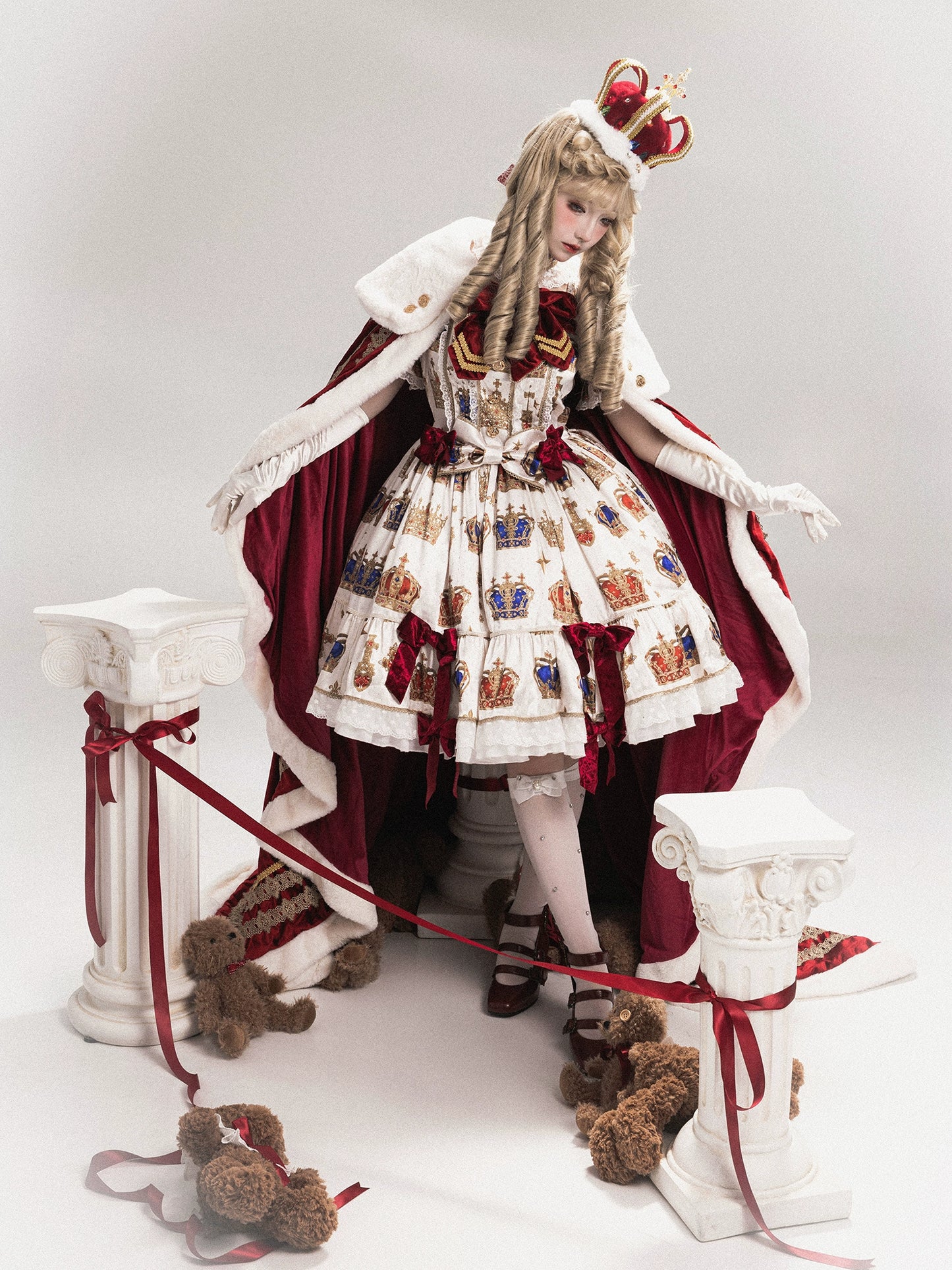 [Pre-orders available until 9/15] Star Crown Crimson Luxury Cloak