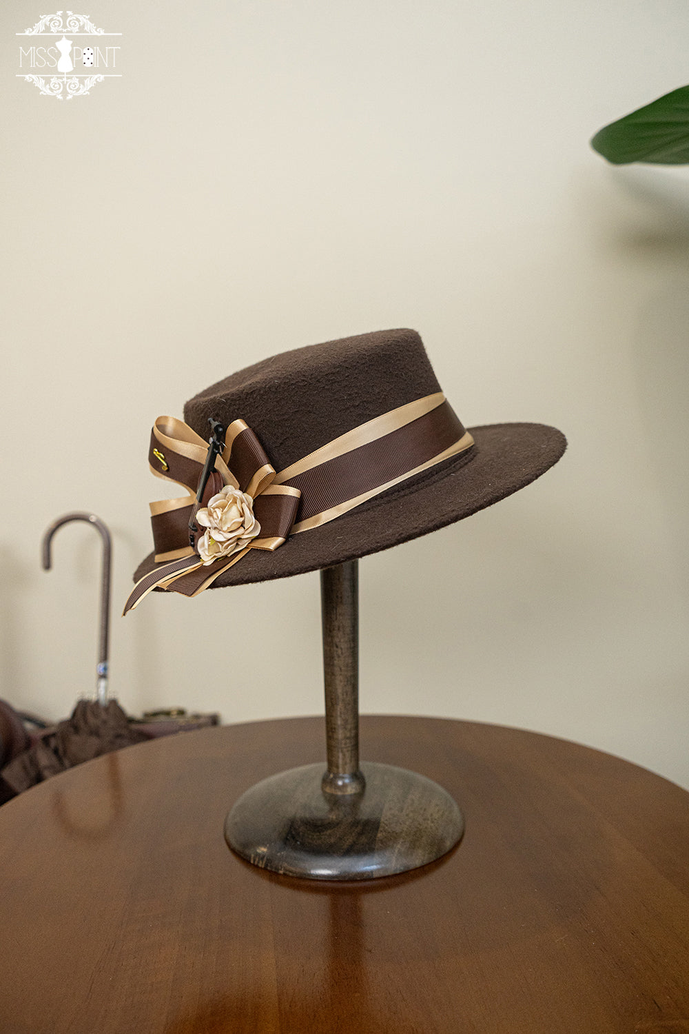 [Only available with simultaneous purchase] Golden Movement Classical Hat