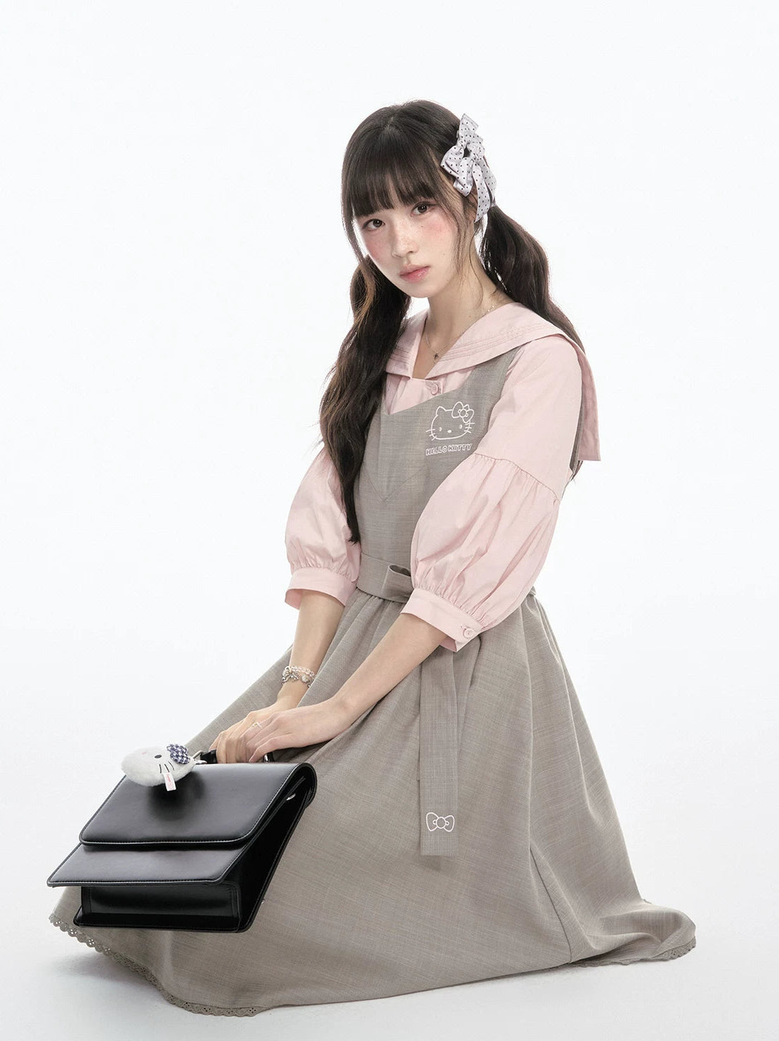サンリオ キティ ピンクのセーラーシャツとジャンパースカートのセットアップ
