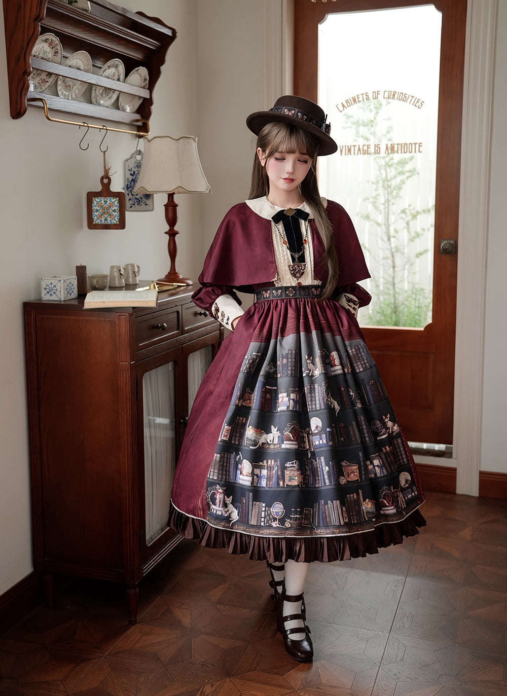 【受注予約11/6まで】German Bookcase ワンピース （ケープ付）