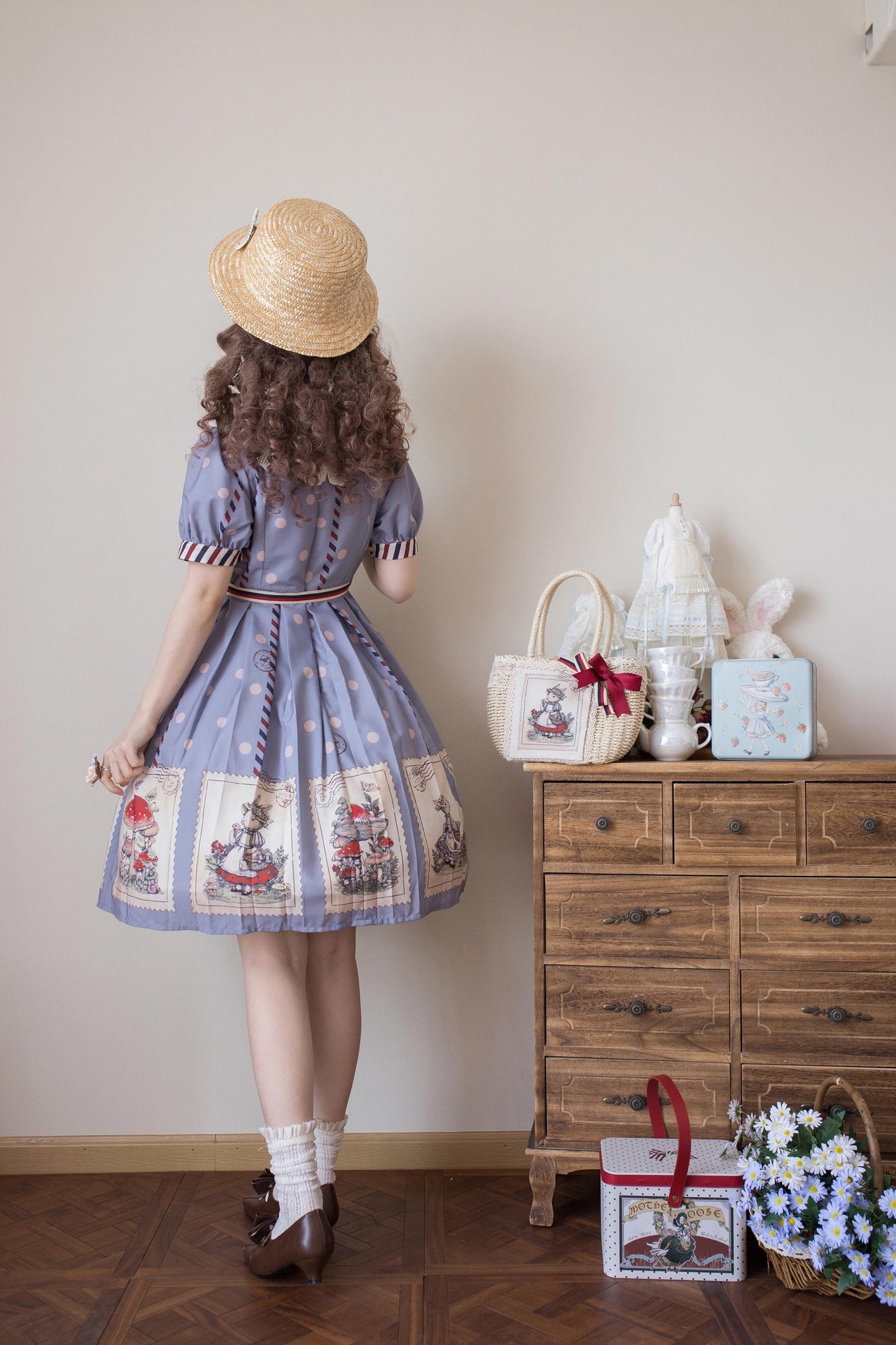 キノコとウサギの切手デザインワンピース