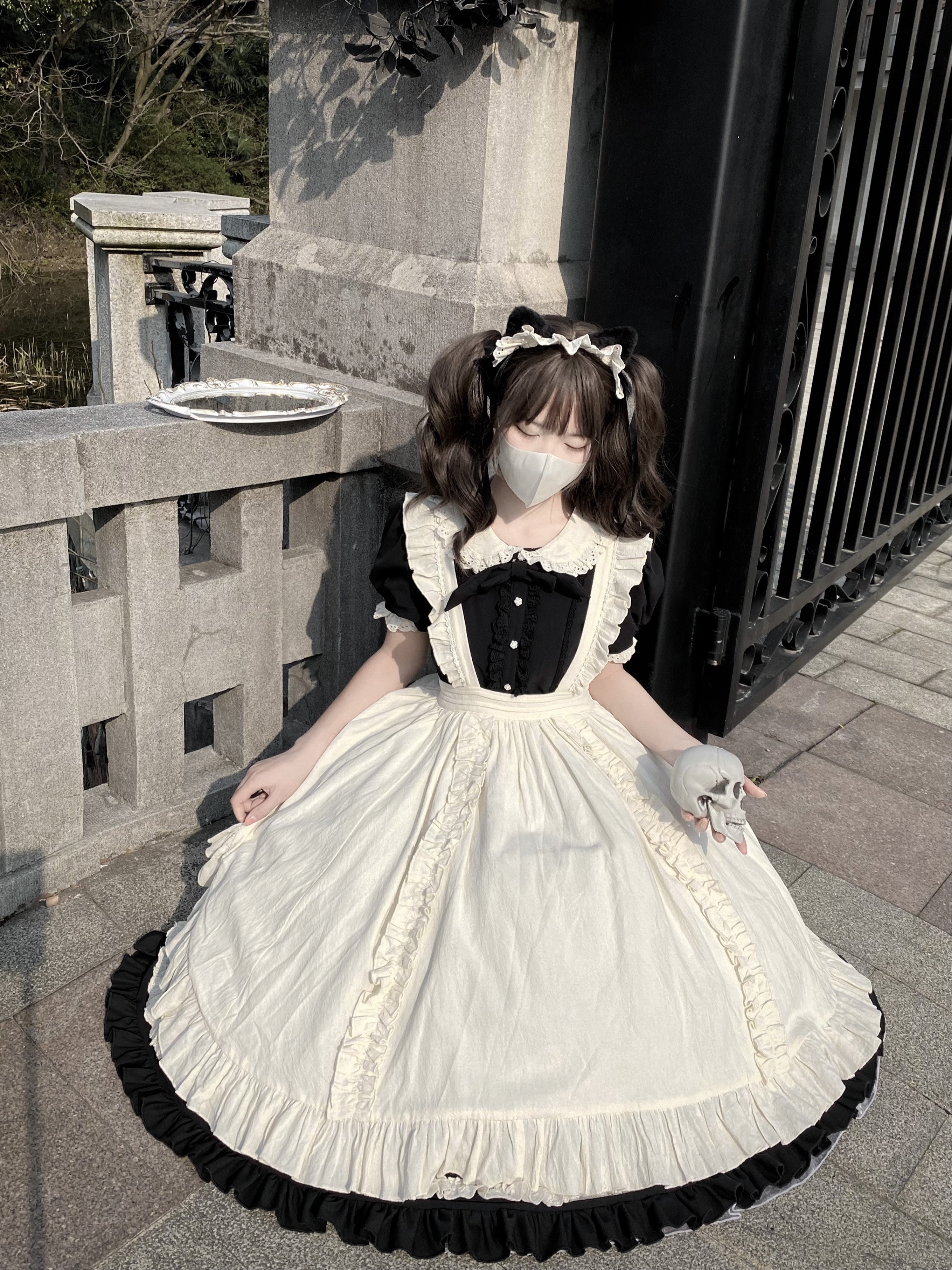 フリル襟の半袖メイドワンピース エプロン付き ロング丈 – ロリータ