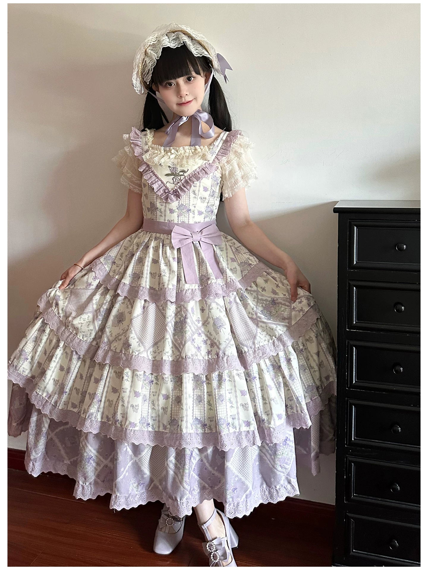 パステルカラーのフローラルジャンパースカート
