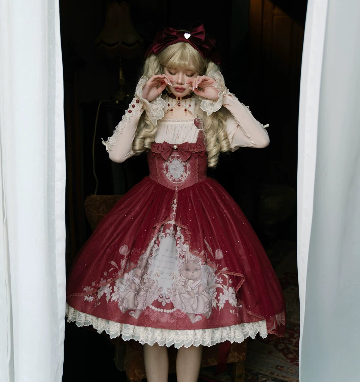 Bunny Girl Doll 真紅のジャパースカートとカットアウトブラウス