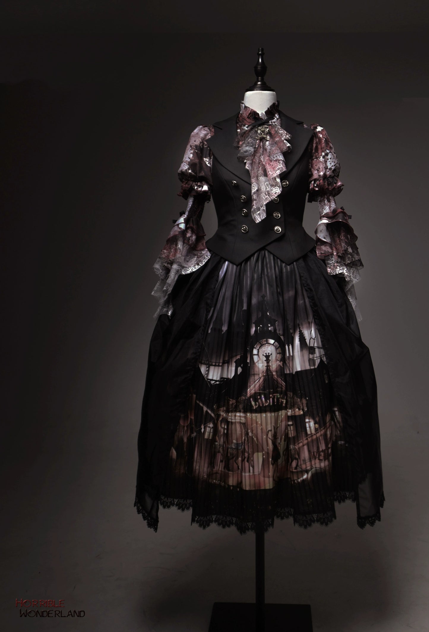 [Pre-orders available until 9/18] Horrible Wonderland Blood-stained print princess sleeve blouse