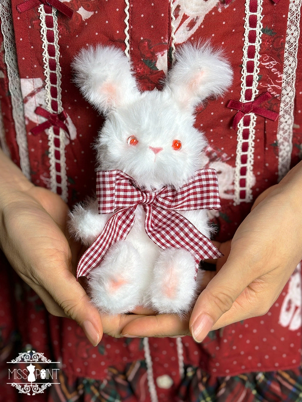 Simultaneous purchase only [Pre-orders available until 1/23] Sweet Berry Rabbit Brooch and Socks