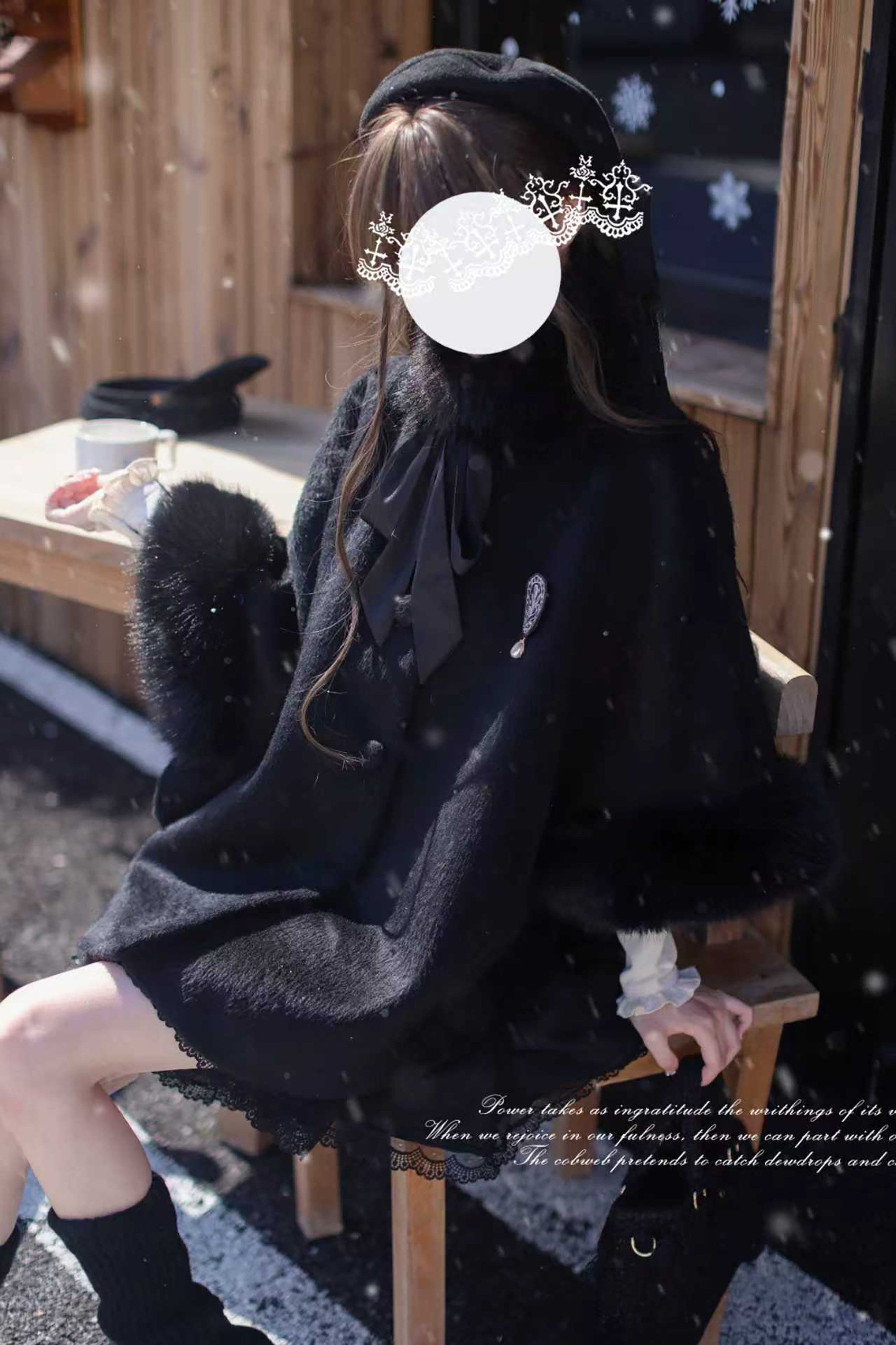 お嬢様ブラックのファー付きマント
