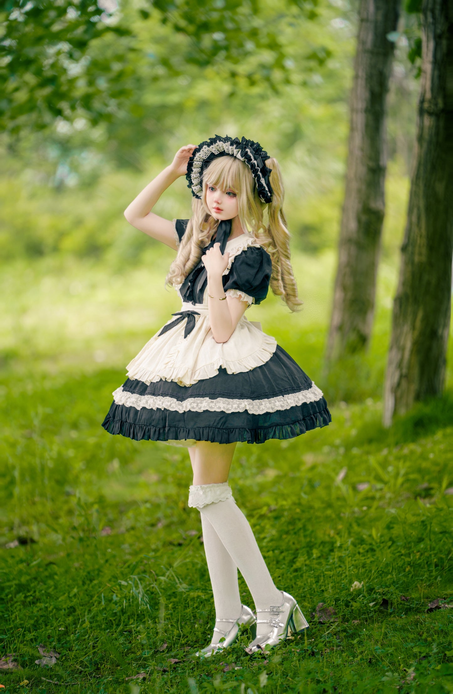 フリル襟の半袖メイドワンピース エプロン付き ショート丈