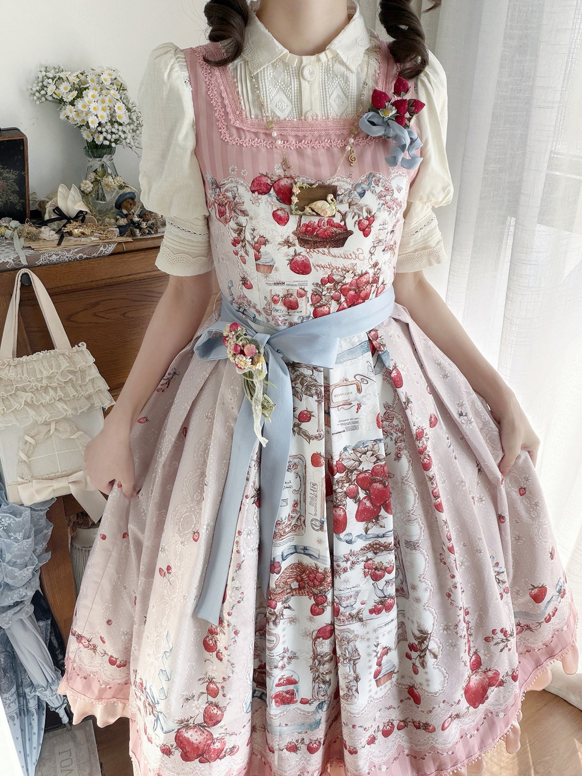【受注予約10/29まで】Strawberry Manor プリントジャンパースカート・ロング丈