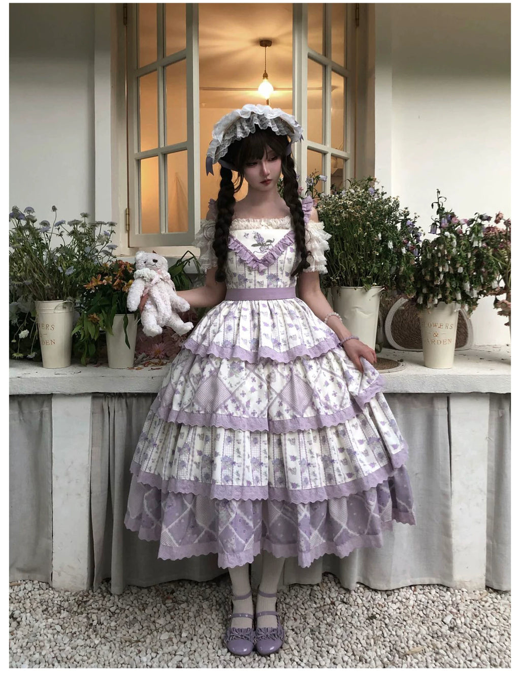 パステルカラーのフローラルジャンパースカート