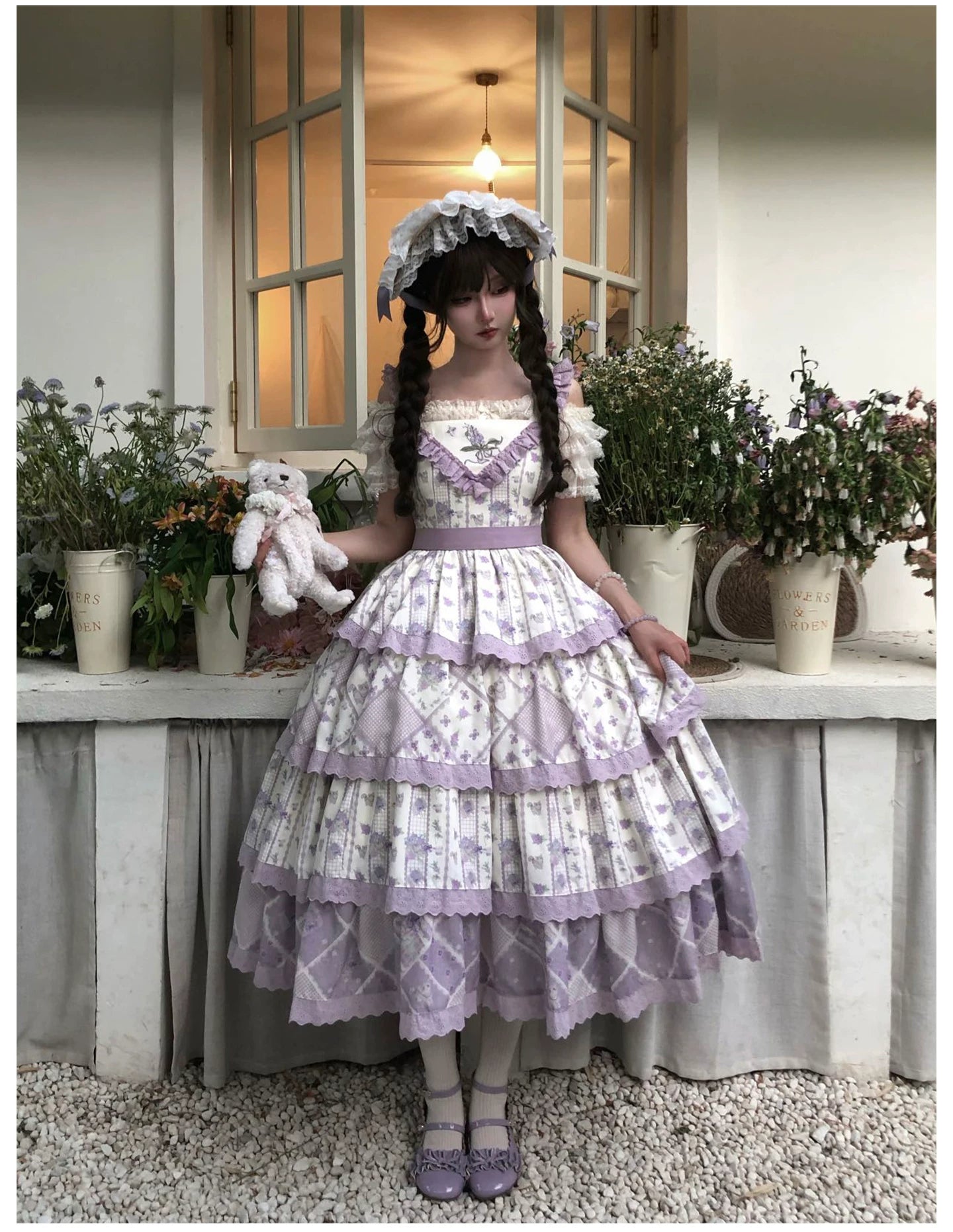 パステルカラーのフローラルジャンパースカート