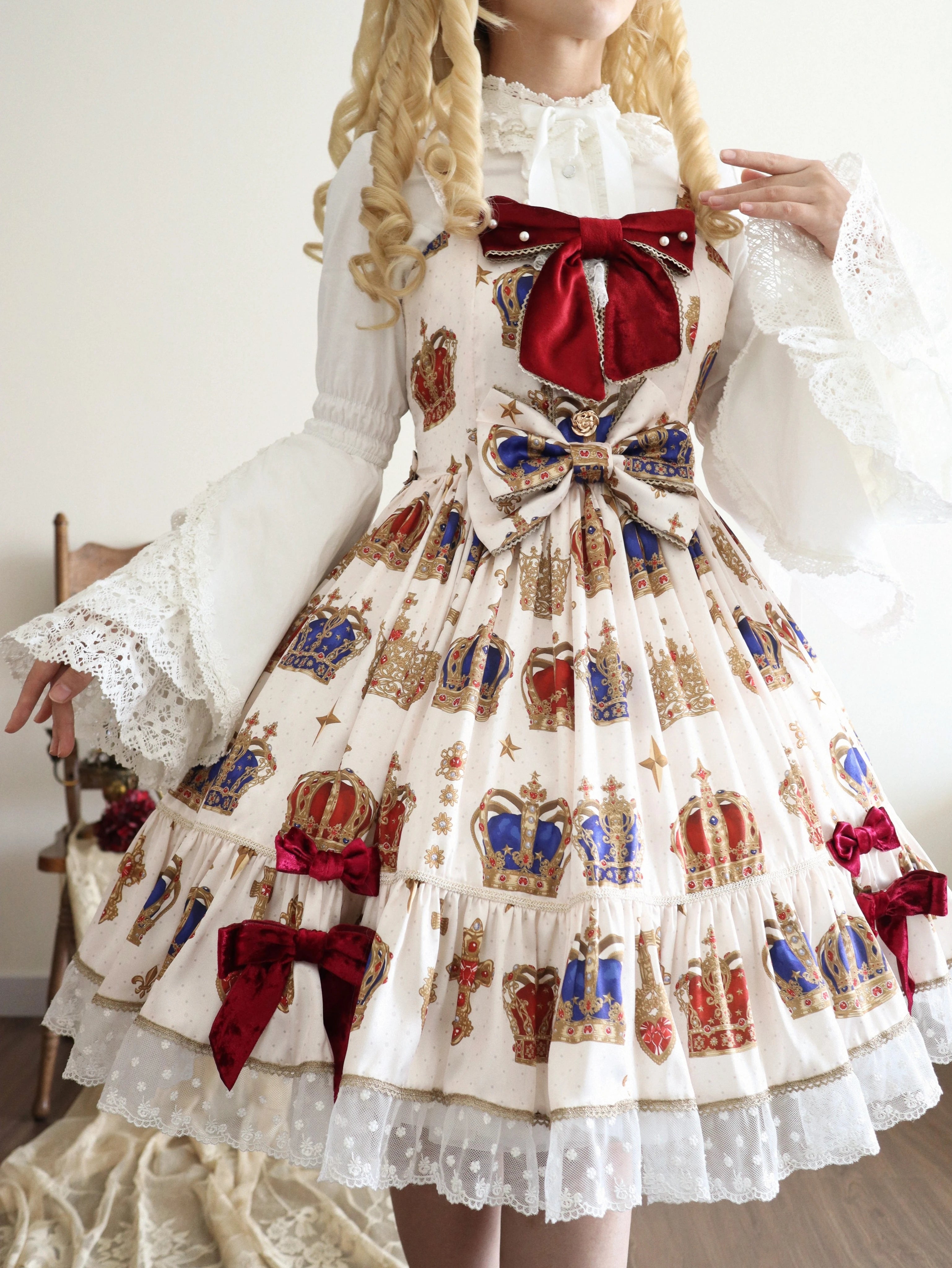 [Pre-orders available until 3/9] Star Crown Velvet Ribbon Print Jumper Skirt