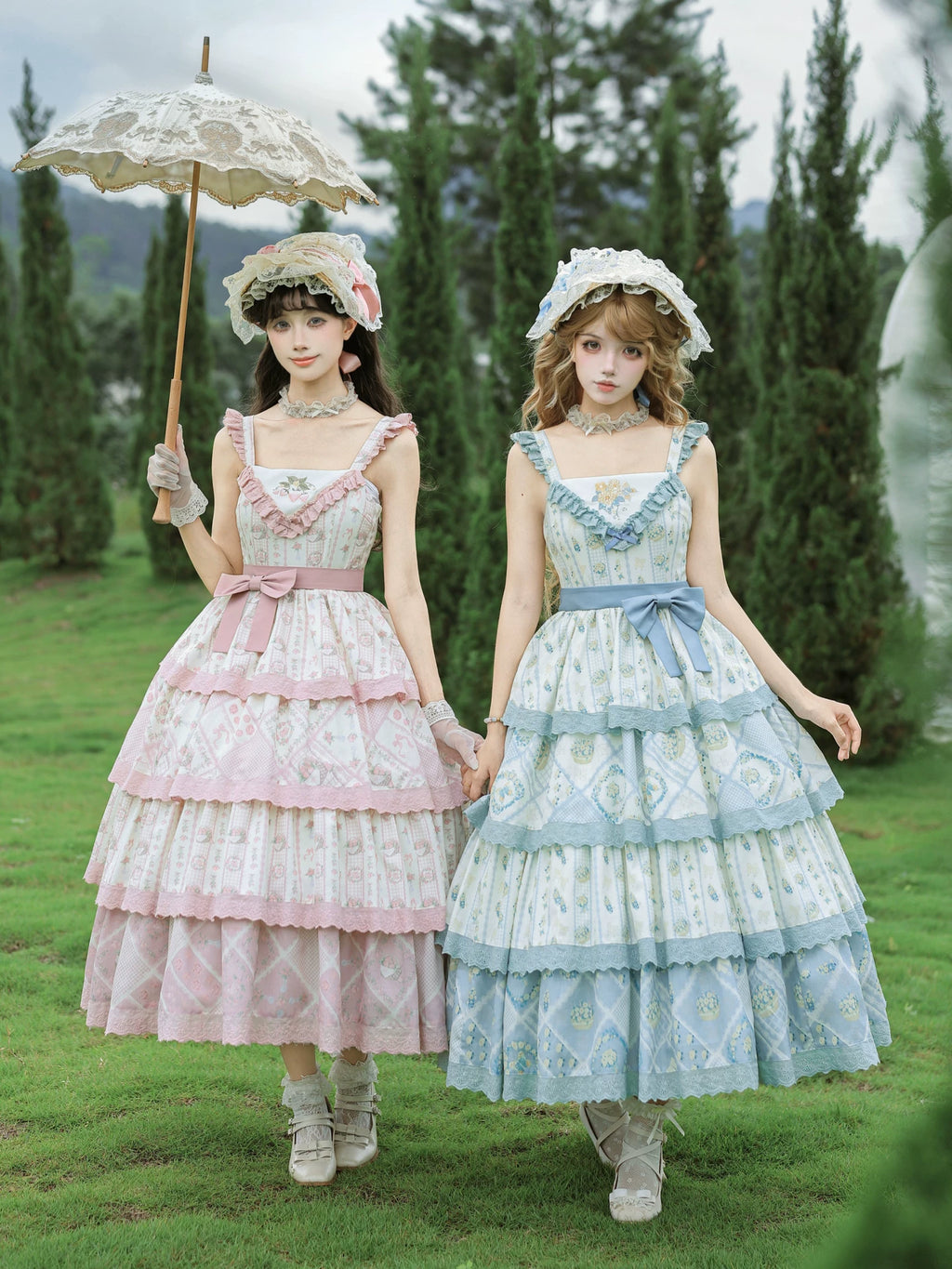 パステルカラーのフローラルジャンパースカート