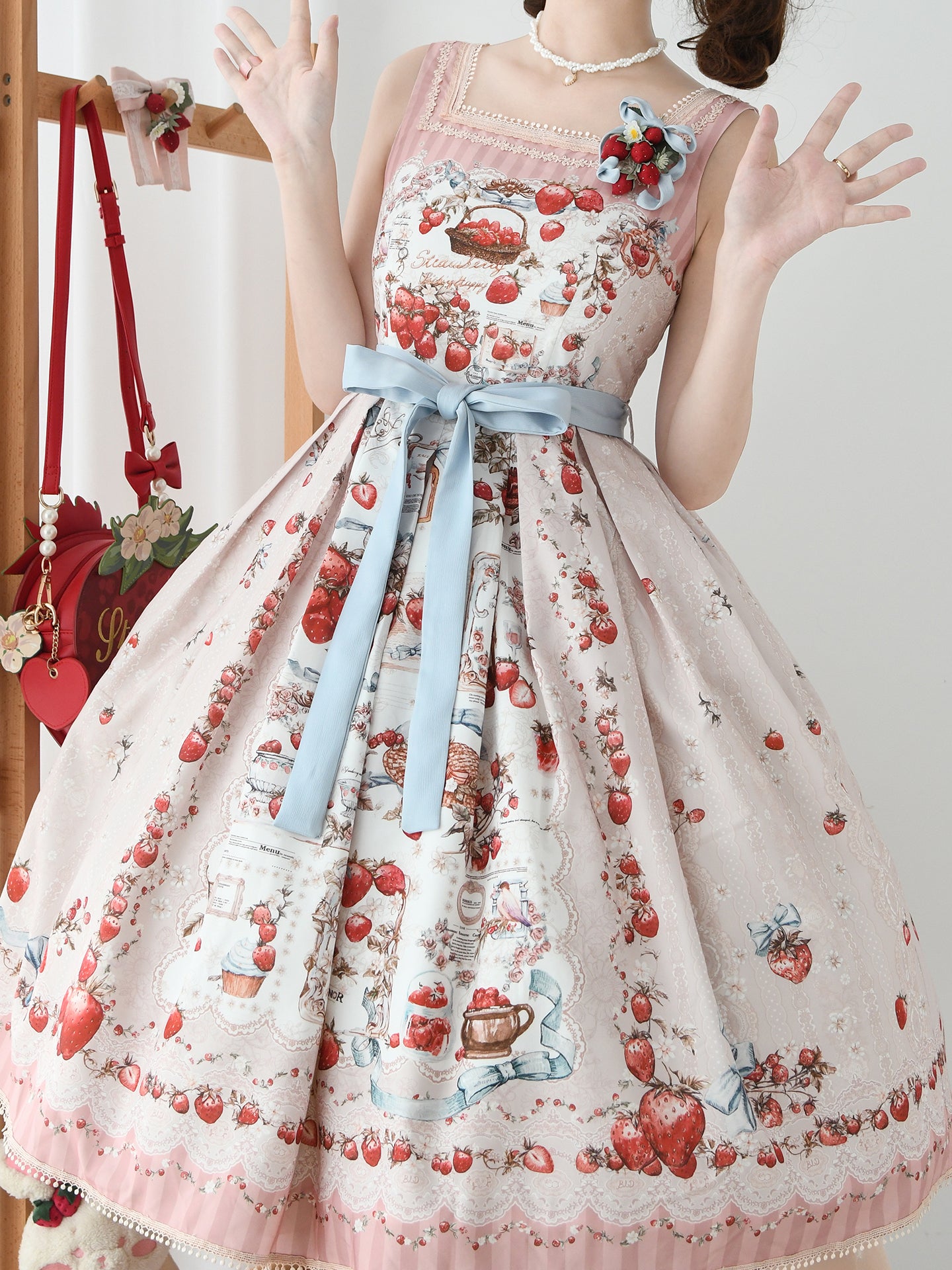 【受注予約12/16まで】Strawberry Manor ジャンパースカート