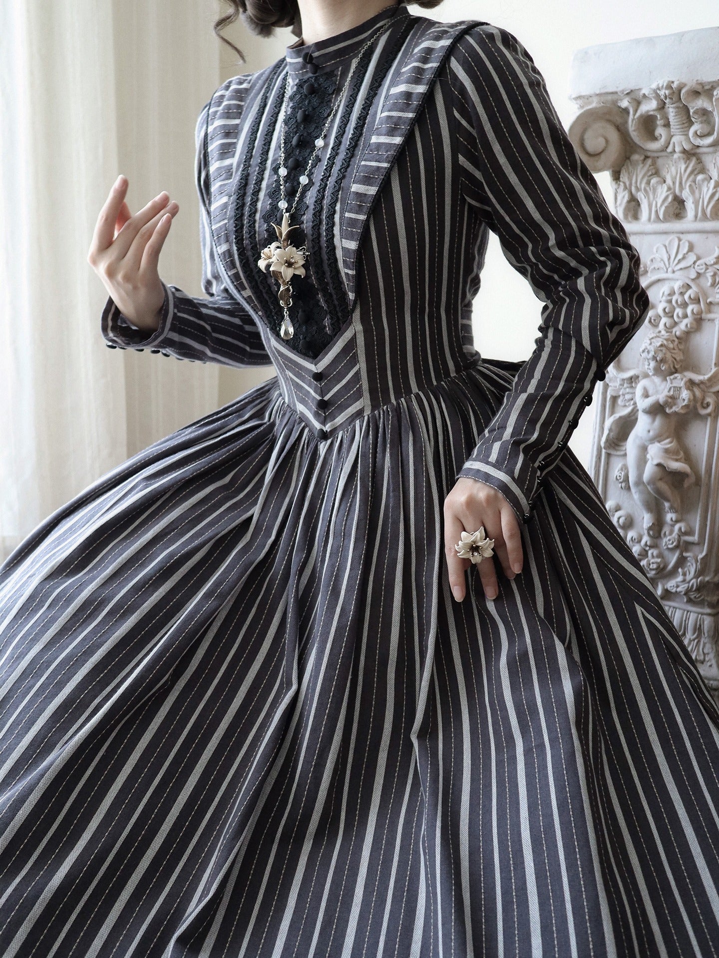 【受注予約10/28まで】Hidden behind the Books ストライプワンピース