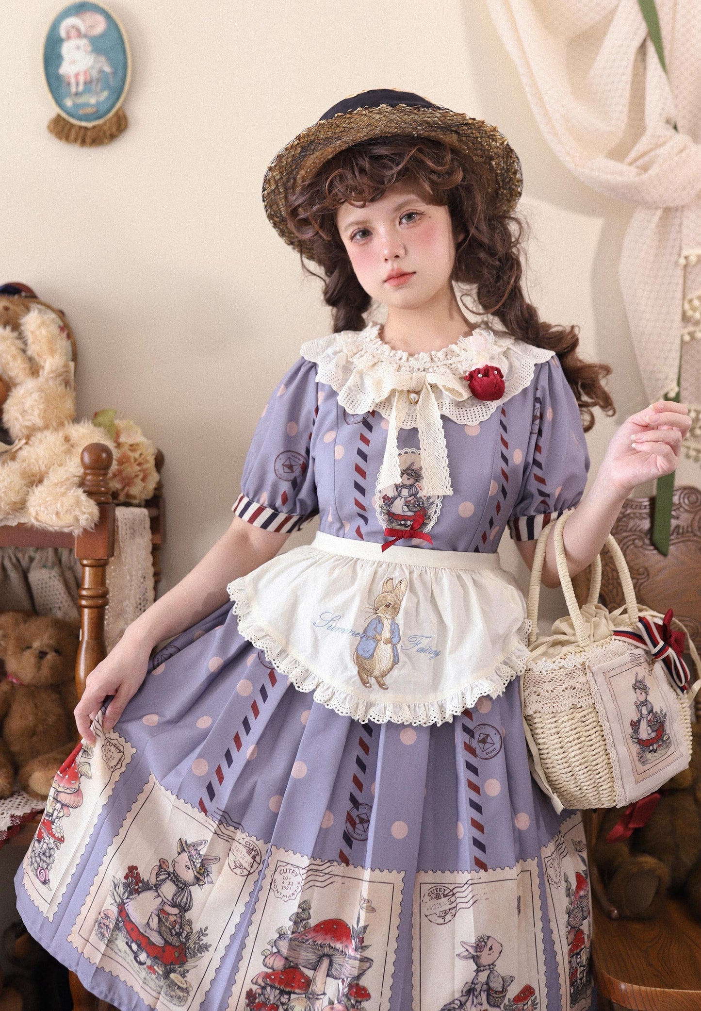 キノコとウサギの切手デザインワンピース