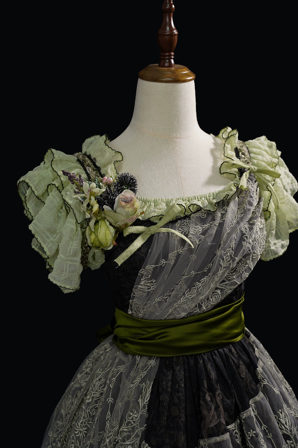 [Pre-orders available until 1/23] Anthea Garden jumper skirts in two styles, with floral prints